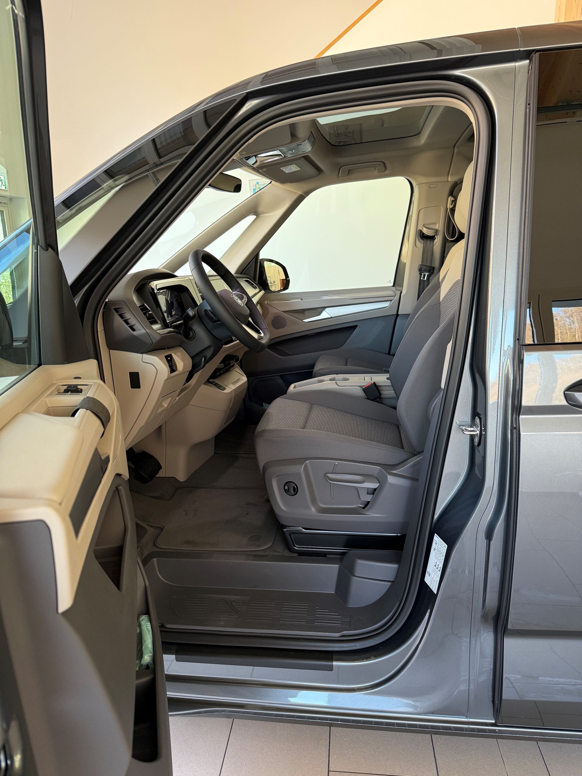 VW Multivan kurz 2.0 TDI DSG 150PS Liberty-image-3