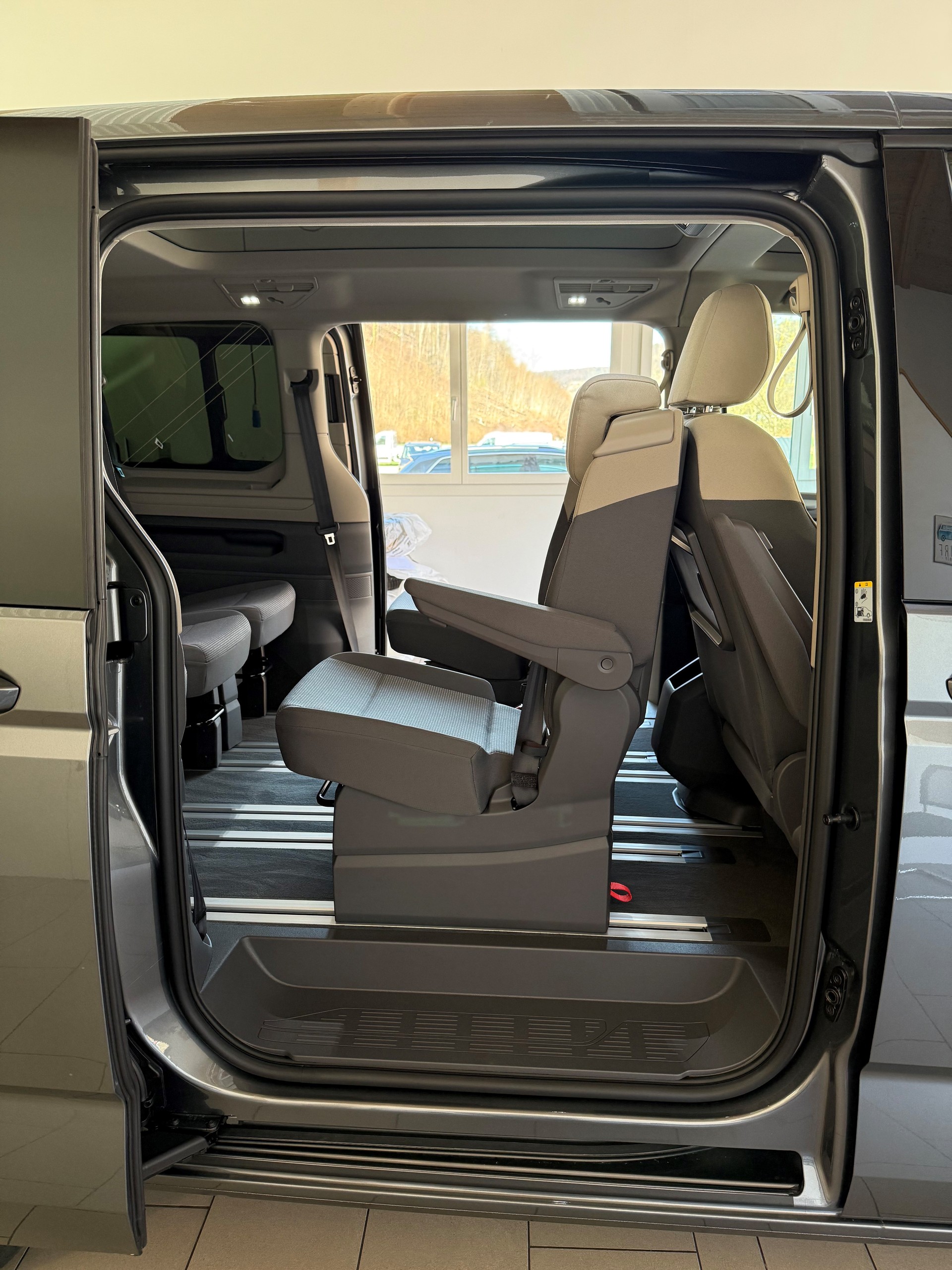 VW Multivan kurz 2.0 TDI DSG 150PS Liberty-image-6