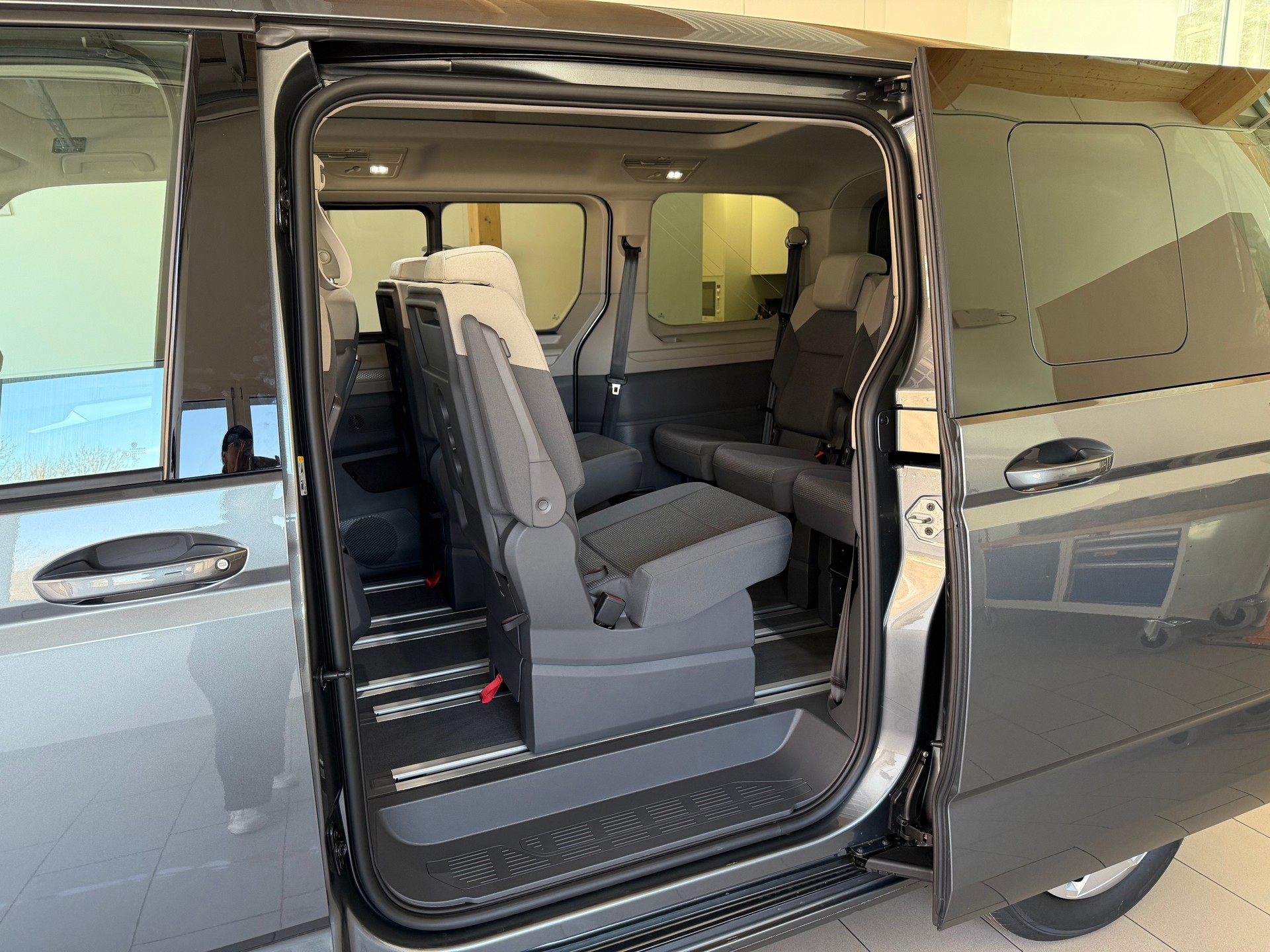 VW Multivan kurz 2.0 TDI DSG 150PS Liberty-image-4