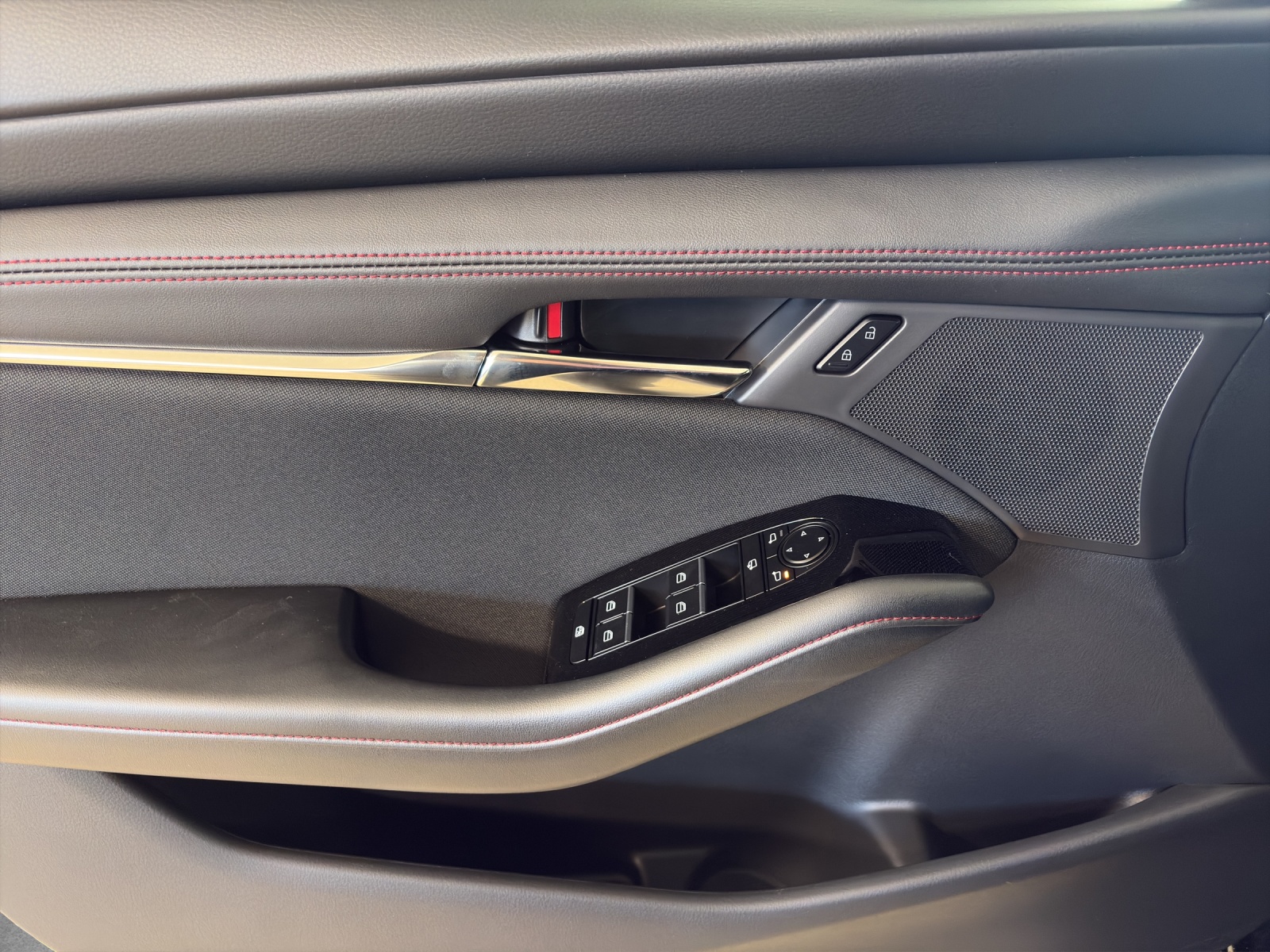 MAZDA 3 Hatchback SKYACTIV-X M Hybrid 186 Homura Automat-image-8