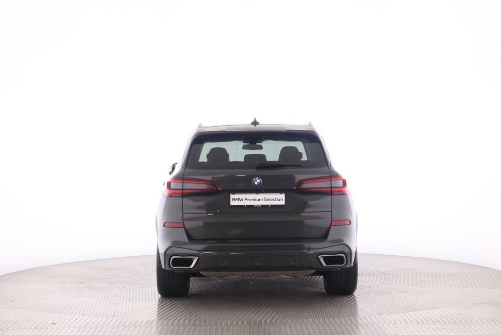 BMW X5 M50i xDrive-image-11