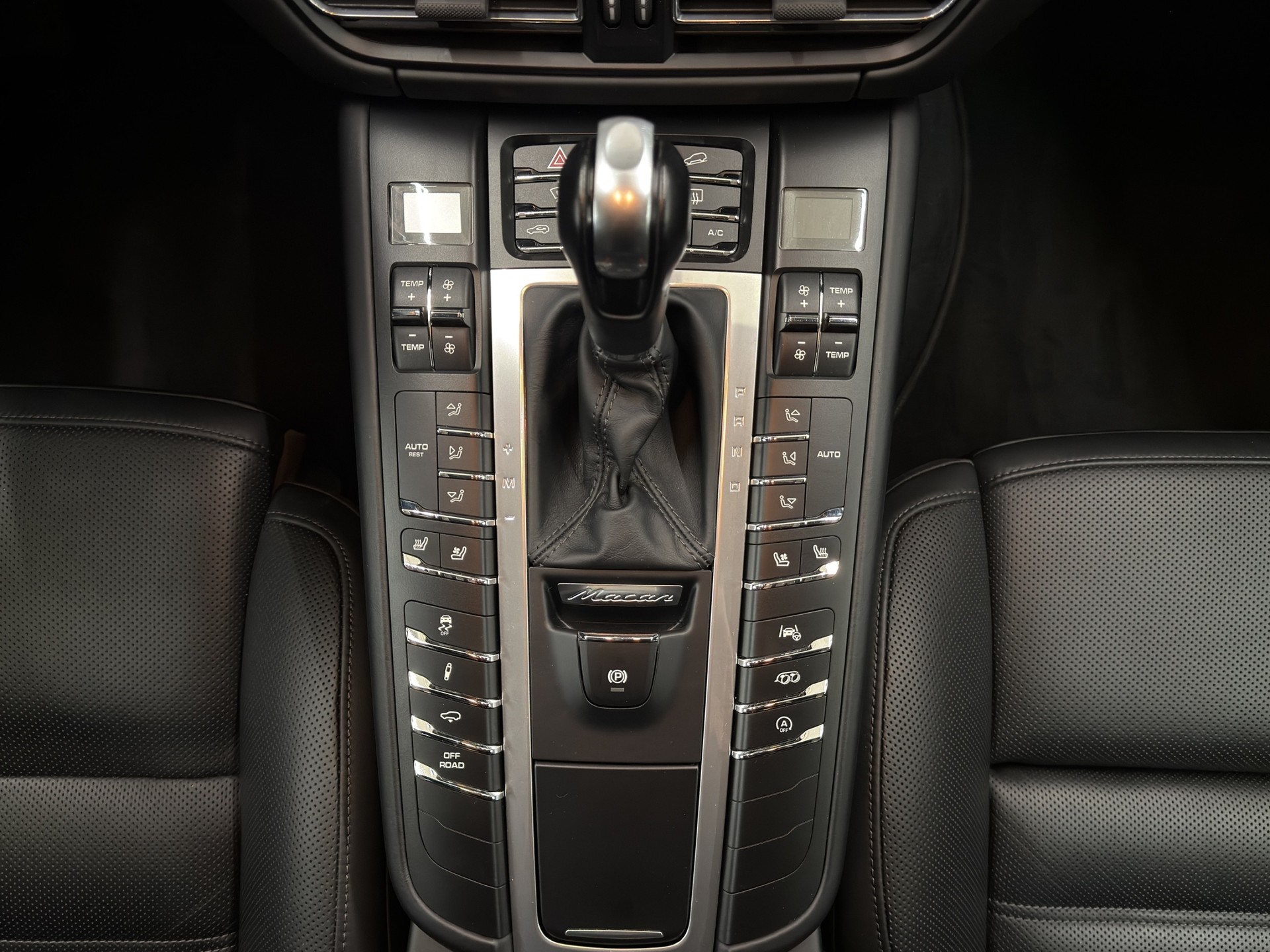 PORSCHE Macan Turbo PDK-image-20