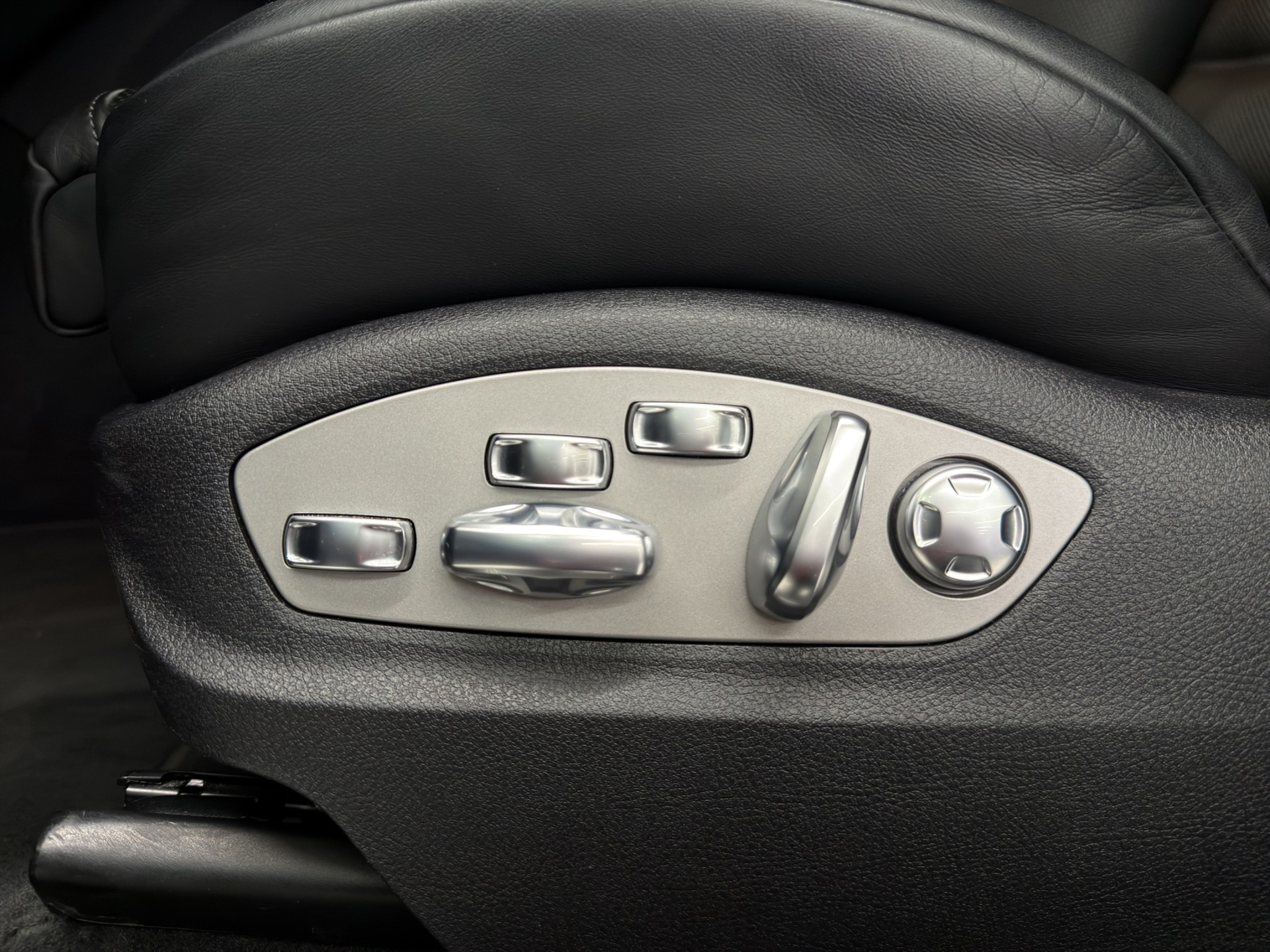 PORSCHE Macan Turbo PDK-image-22