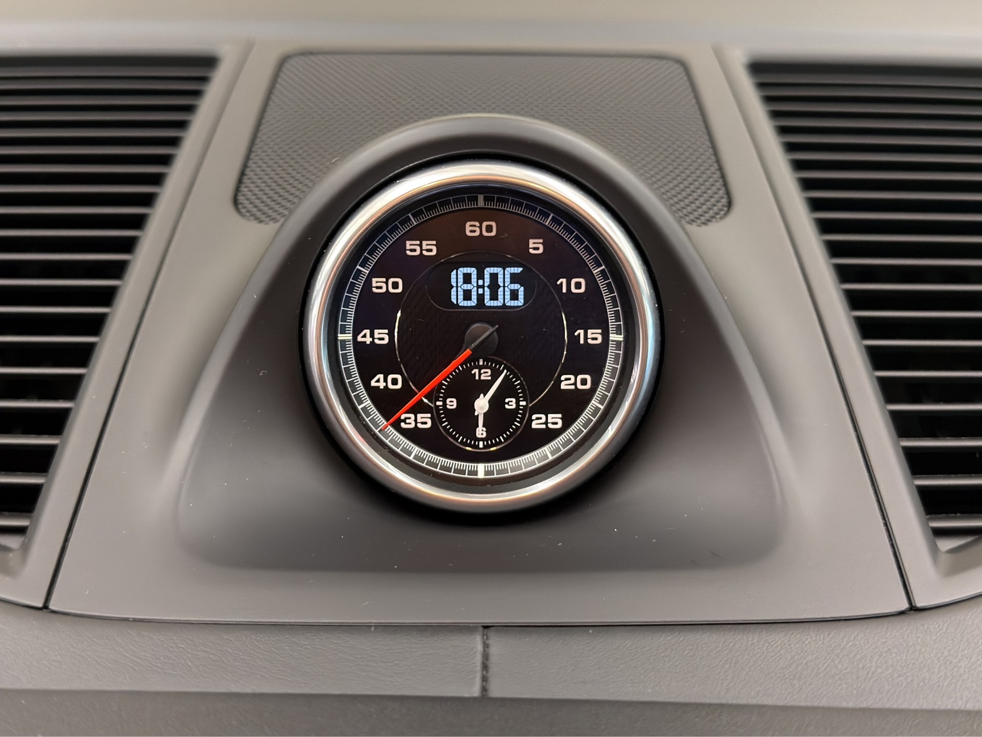 PORSCHE Macan Turbo PDK-image-24