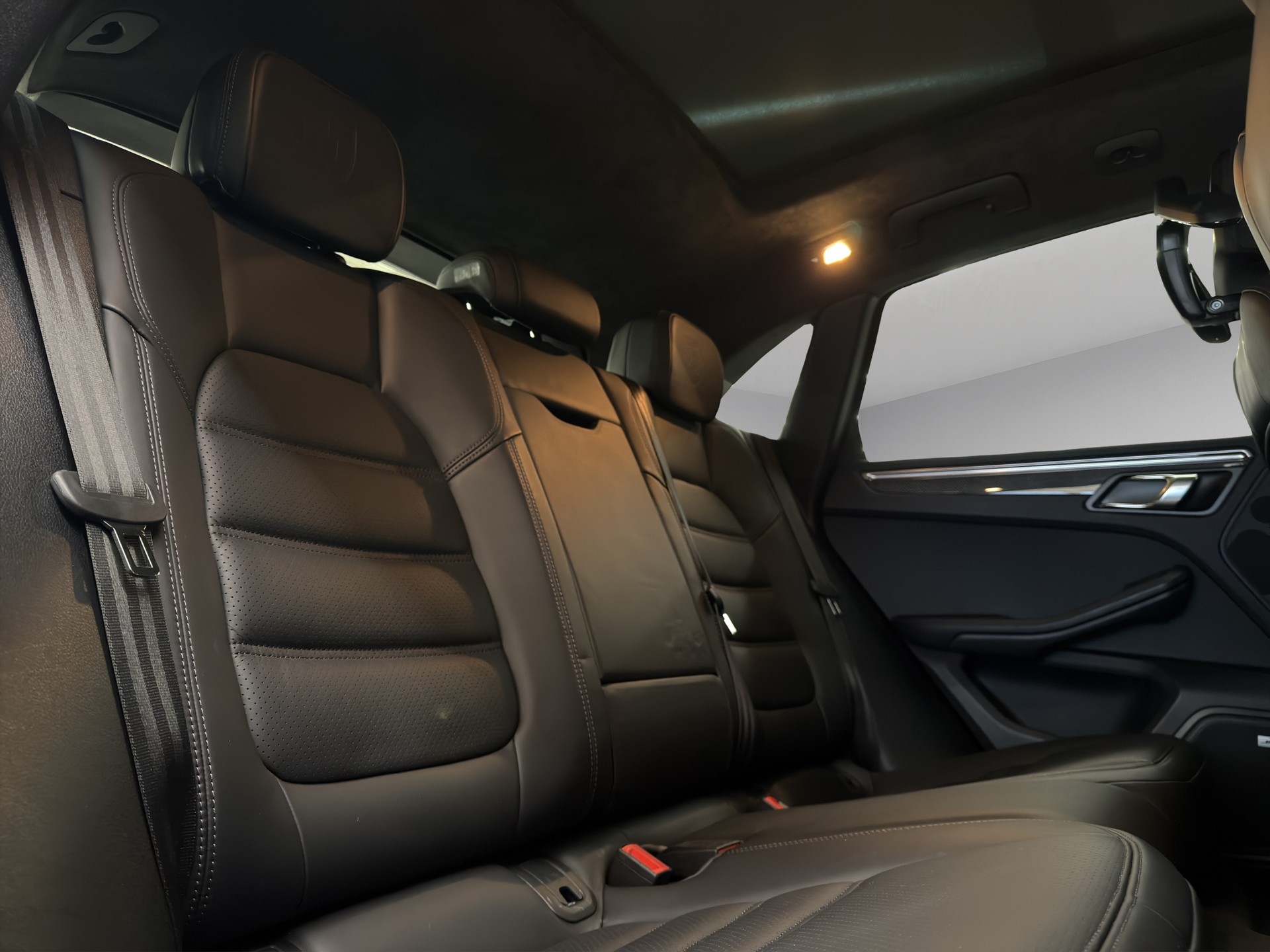 PORSCHE Macan Turbo PDK-image-16