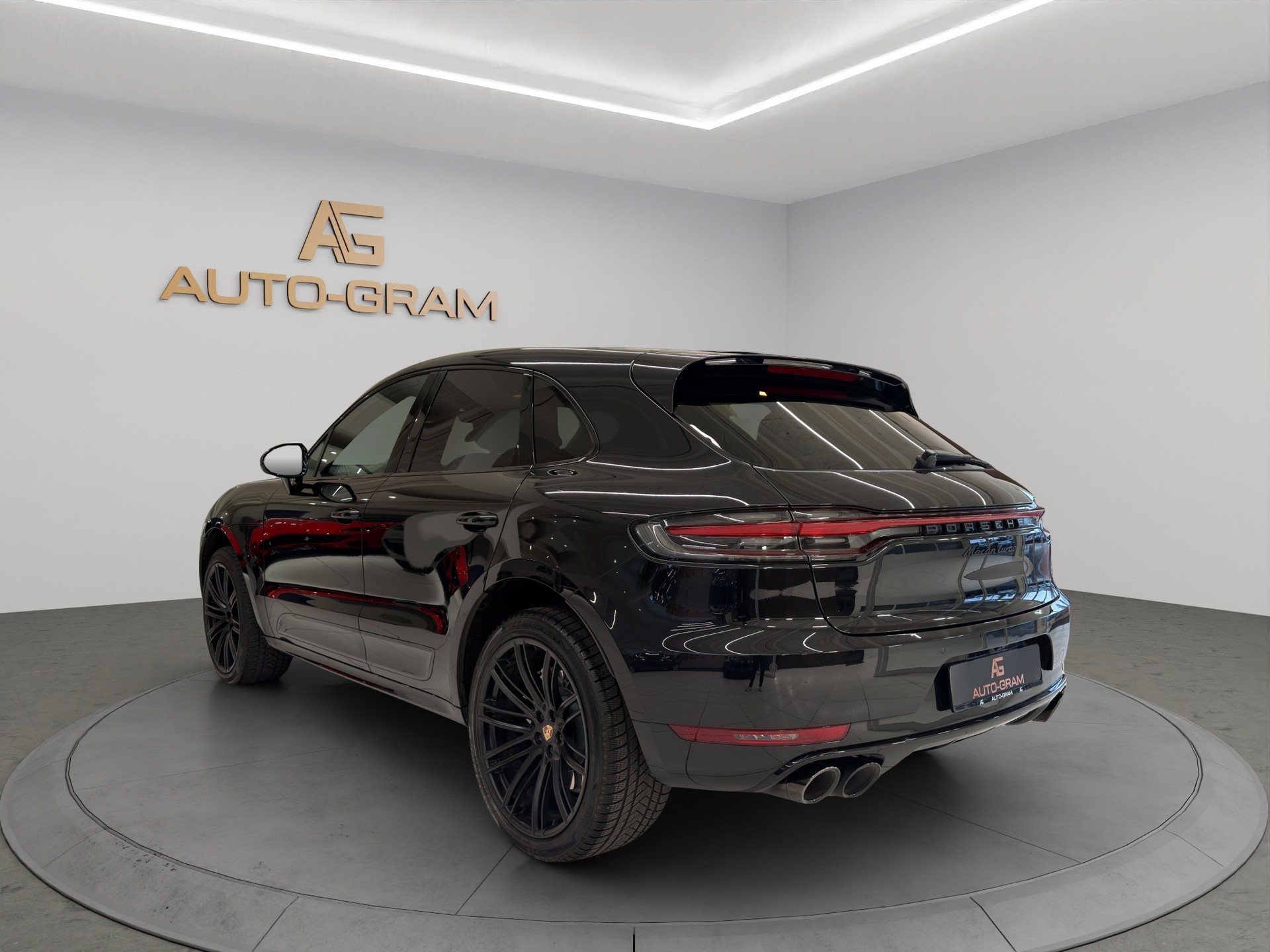 PORSCHE Macan Turbo PDK-image-2