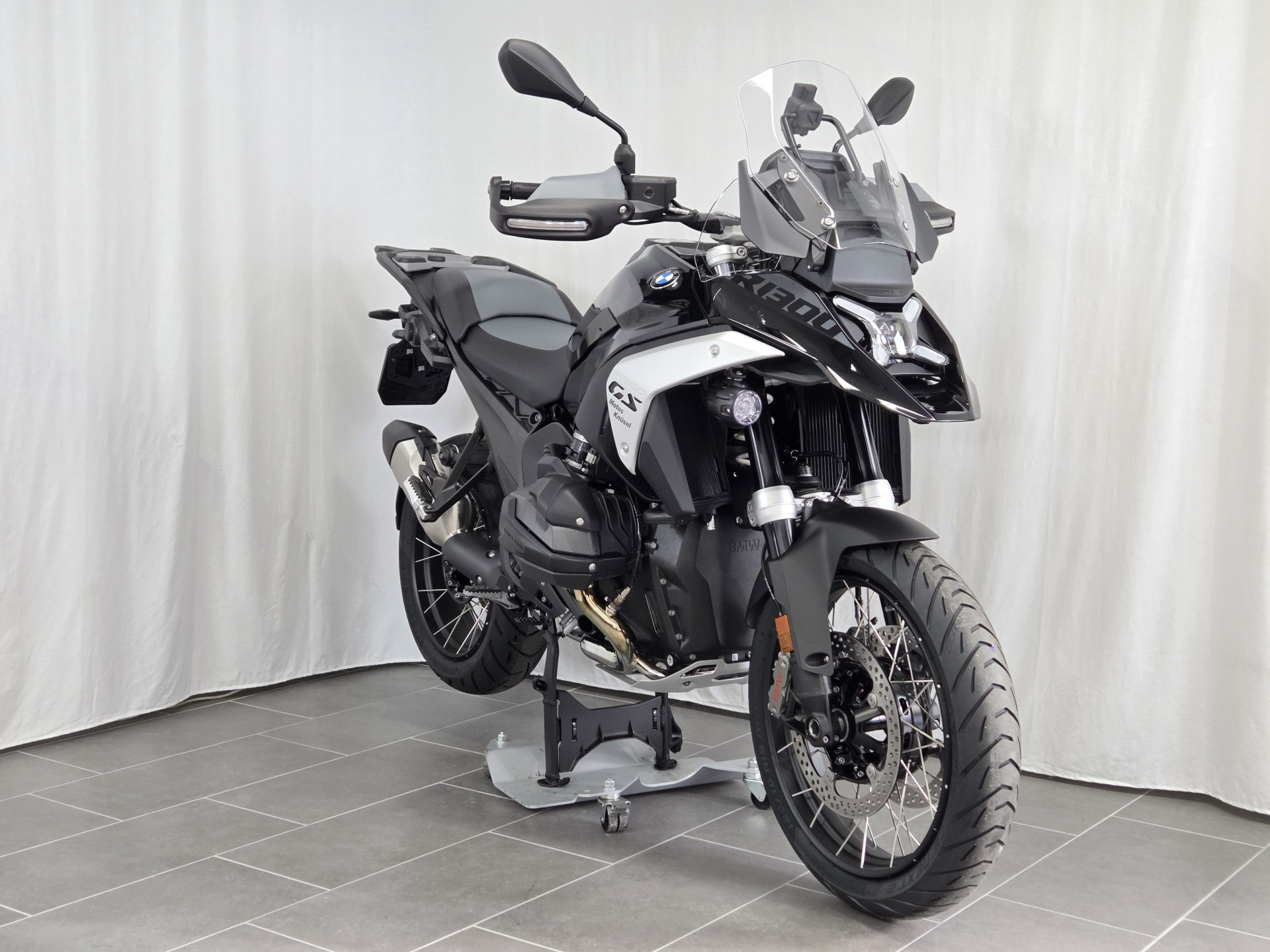 BMW R 1300 GS ASA mit 5 Jahre Garantie für Kaufverträge bis 30.06.26-showroom-element-1