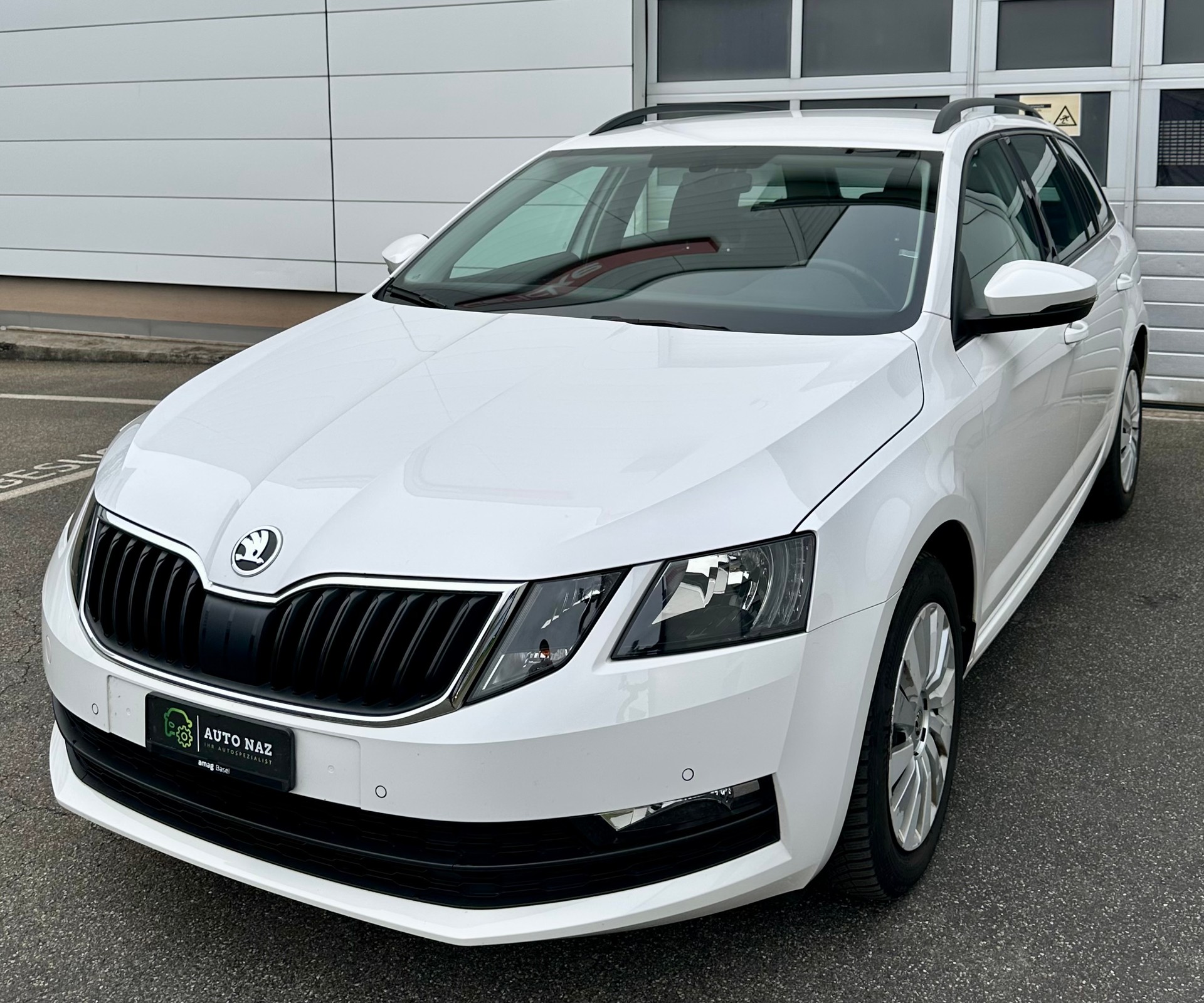 SKODA Octavia Combi 2.0 TDI / CH-Fahrzeug / Sehr gepflegt / FRISCH AB MFK / 12M Garantie/ Front- Assistent / Air Care