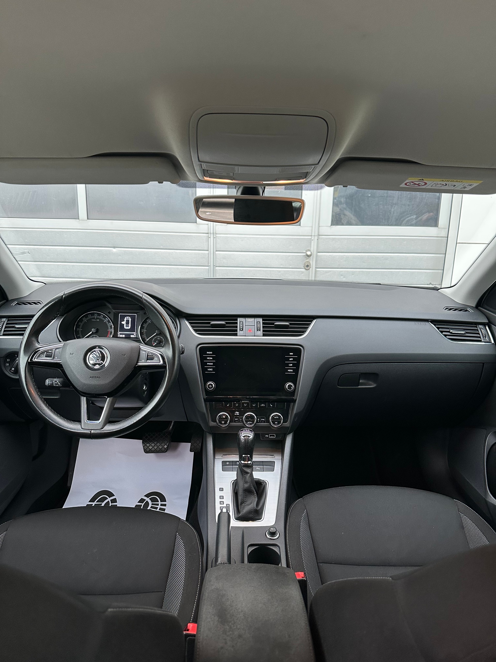 SKODA Octavia Combi 2.0 TDI / CH-Fahrzeug / Sehr gepflegt / FRISCH AB MFK / 12M Garantie/ Front- Assistent / Air Care-image-4
