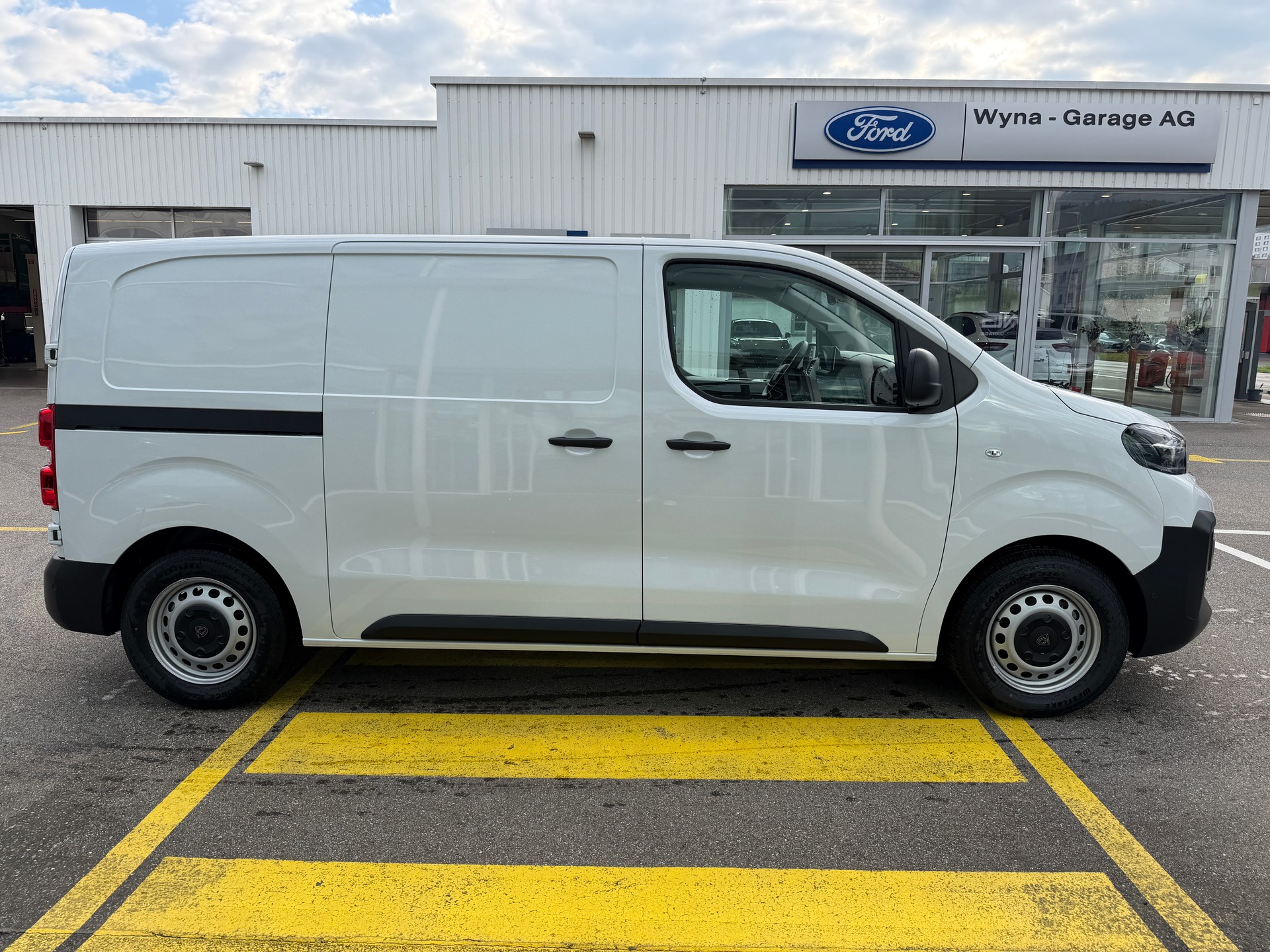 PEUGEOT Expert 75 KWh Standard-image-4