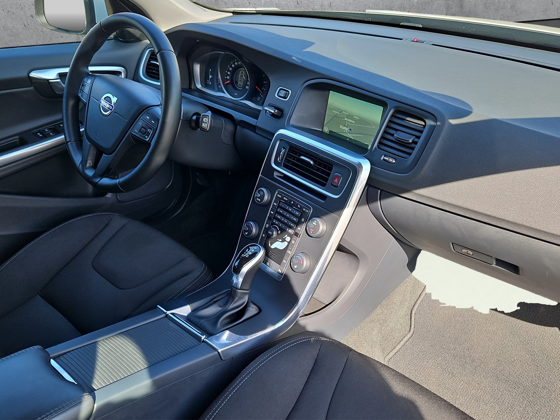 VOLVO V60 D2 Kinetic Geartronic-image-8