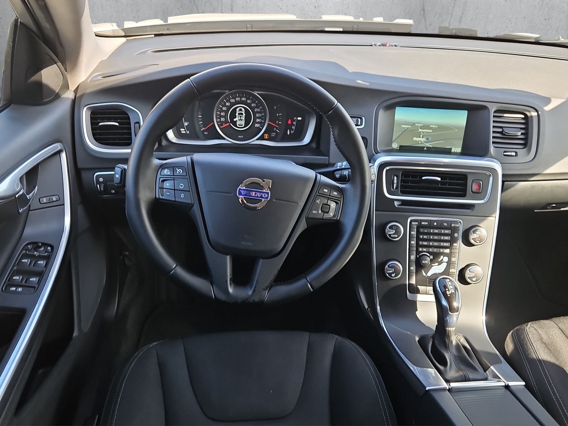 VOLVO V60 D2 Kinetic Geartronic-image-10