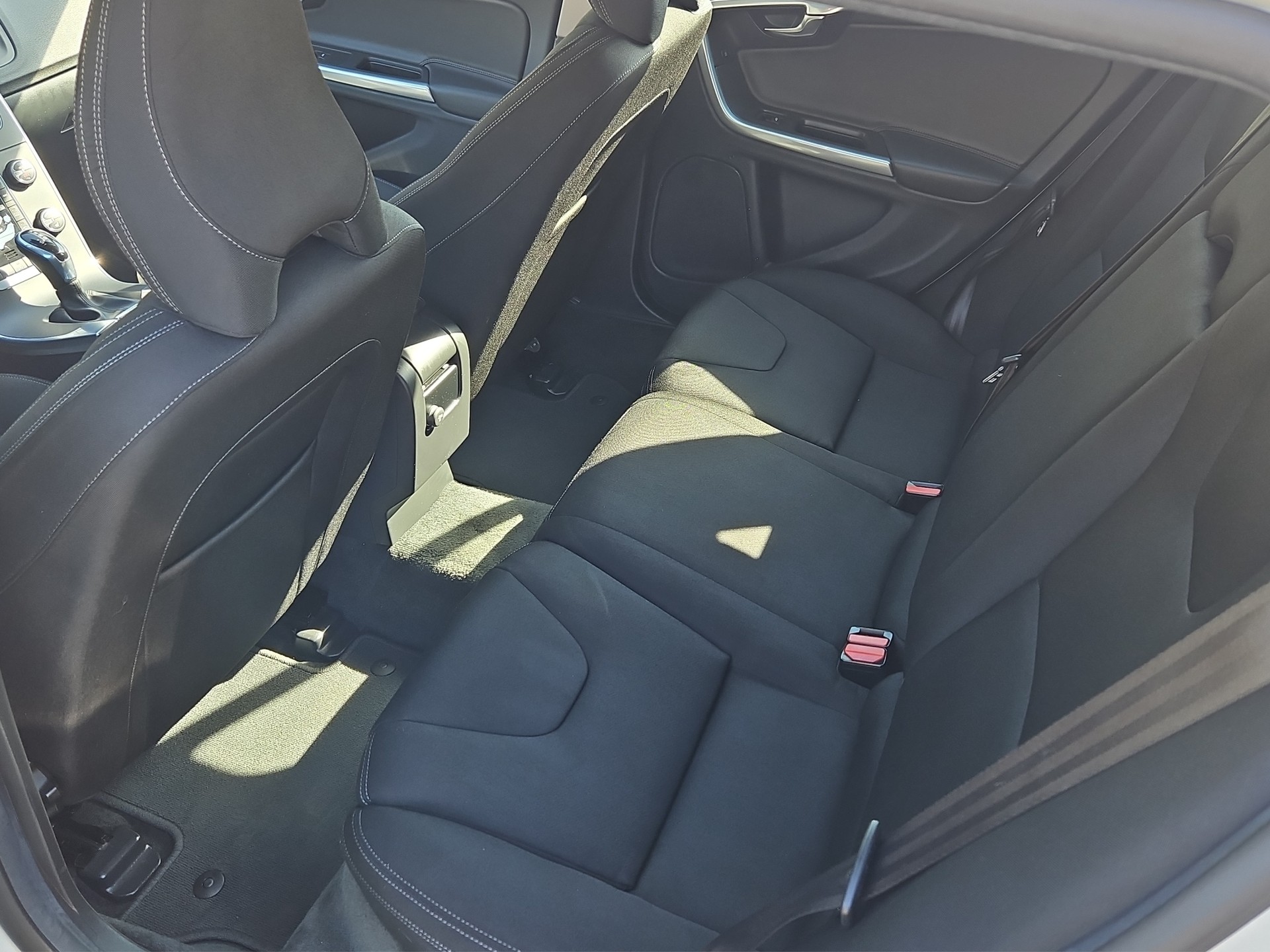 VOLVO V60 D2 Kinetic Geartronic-image-7