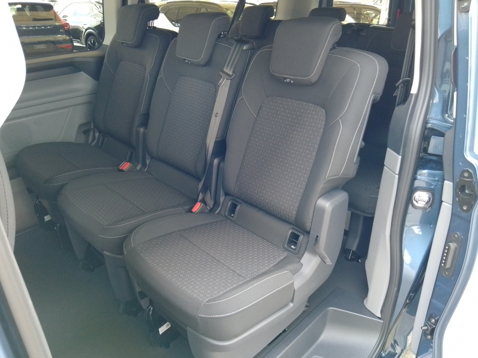 FORD Transit Custom Kombi 320 L2 2.0 EcoBlue 136 Trend L2-image-12