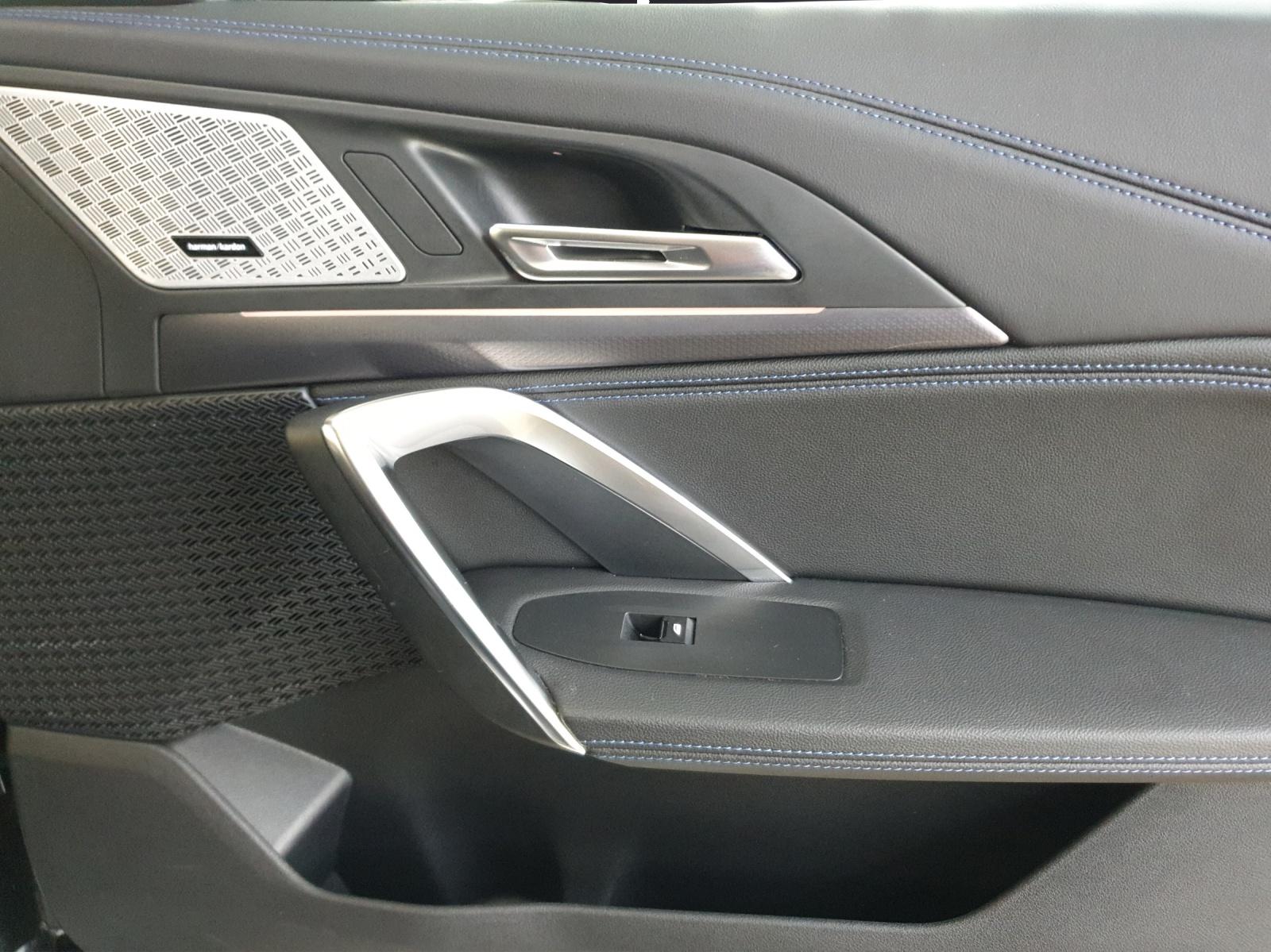 BMW X1 30e xDrive paddles-image-15