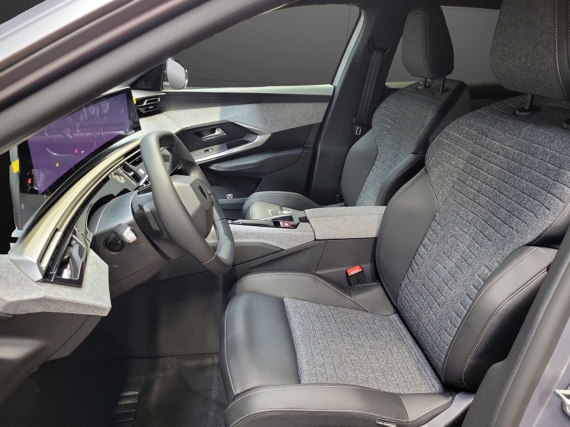 PEUGEOT 3008 1.6 PHEV Allure-image-4