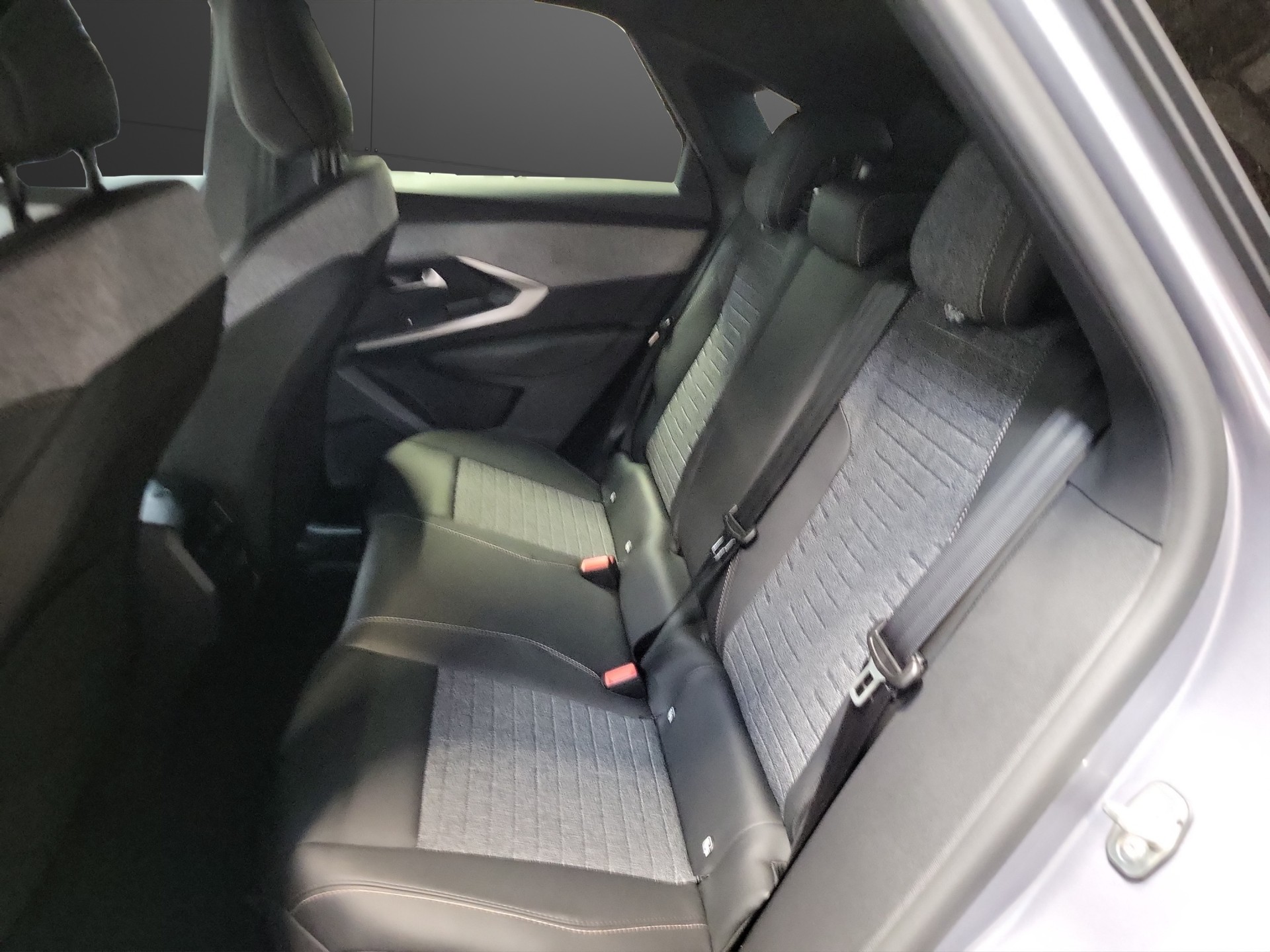 PEUGEOT 3008 1.6 PHEV Allure-image-5