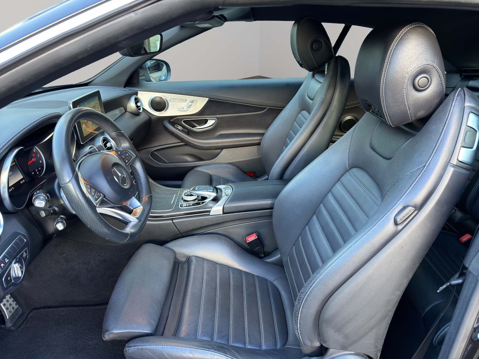 MERCEDES-BENZ C 200 AMG Line 4matic Cabriolet-image-6