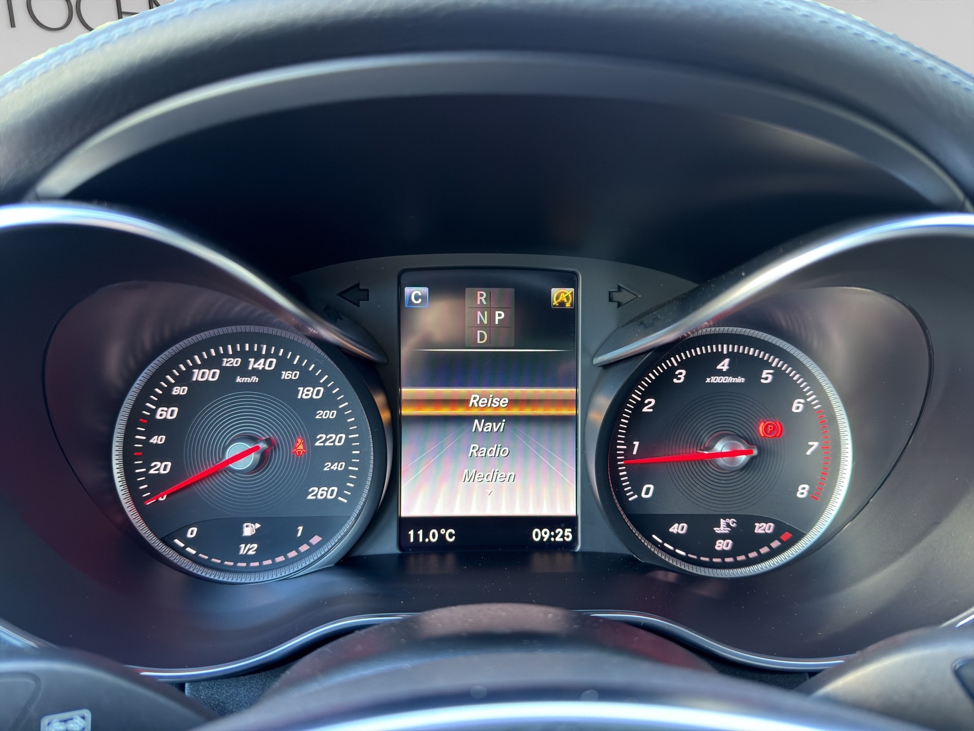 MERCEDES-BENZ C 200 AMG Line 4matic Cabriolet-image-8
