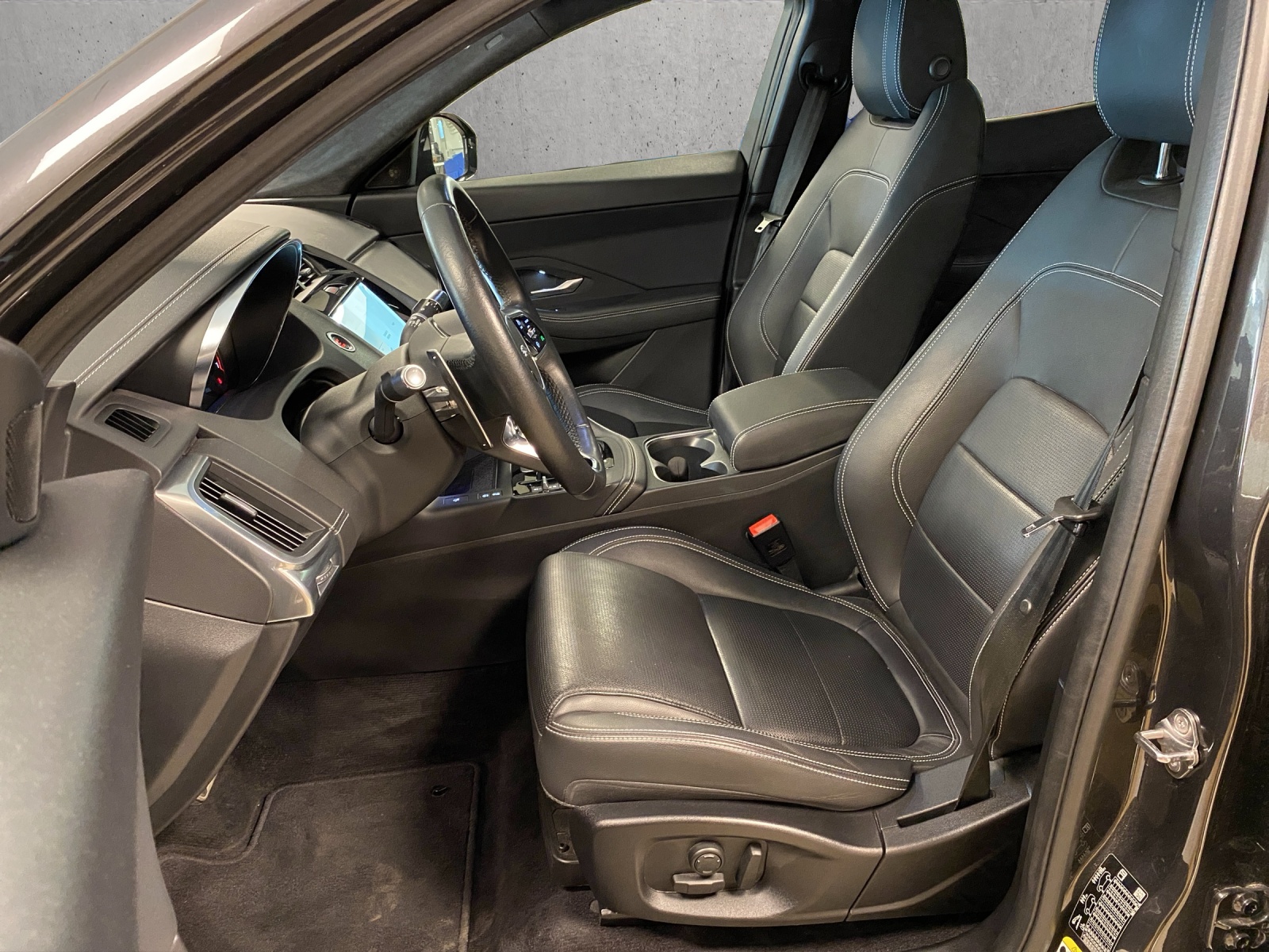 JAGUAR E-Pace 2.0 P300 AWD Sport-image-7