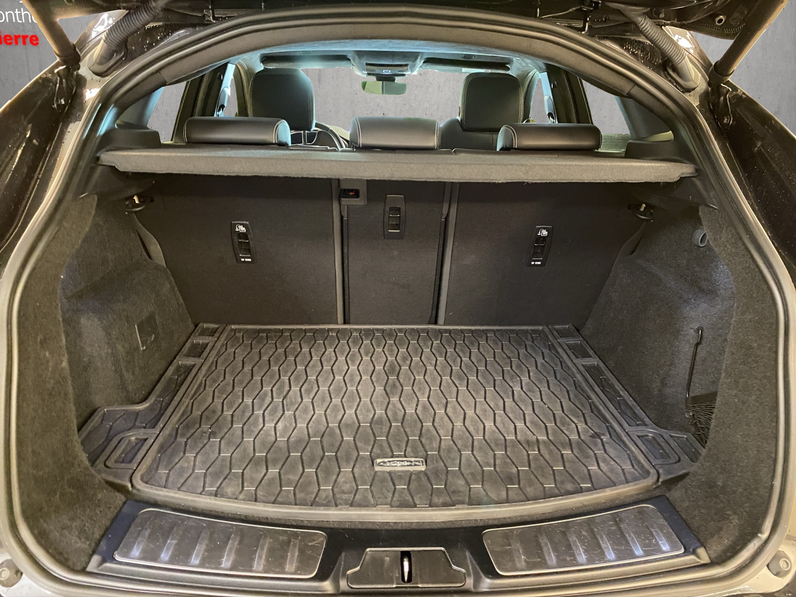JAGUAR E-Pace 2.0 P300 AWD Sport-image-13