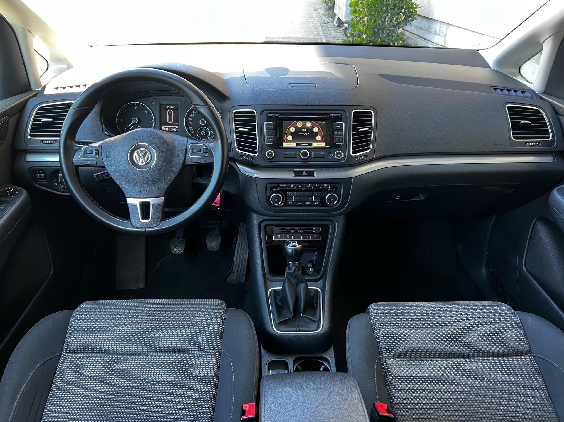 VW Sharan 2.0 TDI BlueMotion Technology Trendline-image-10