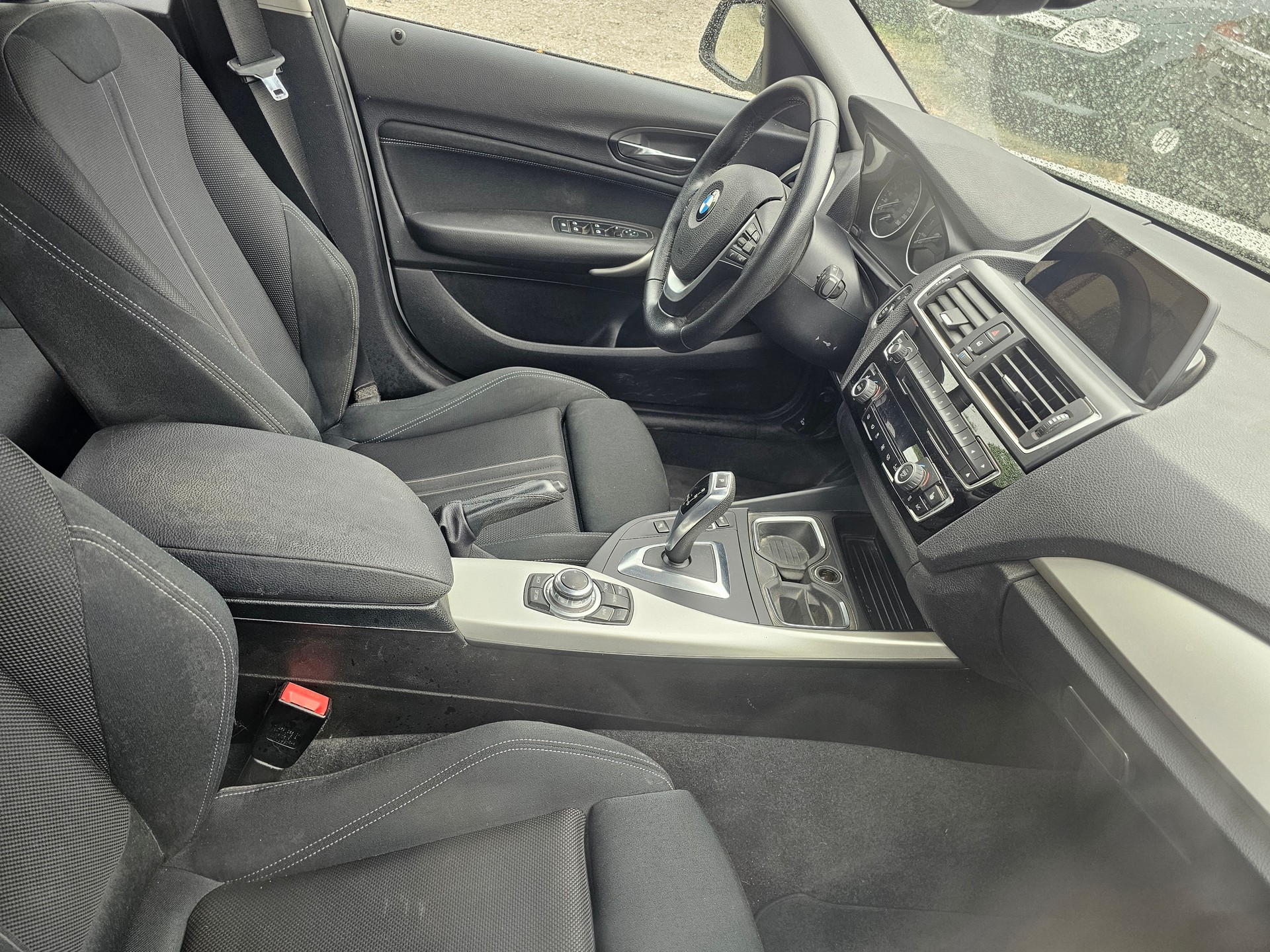 BMW 118i Sport Line Steptronic-image-8