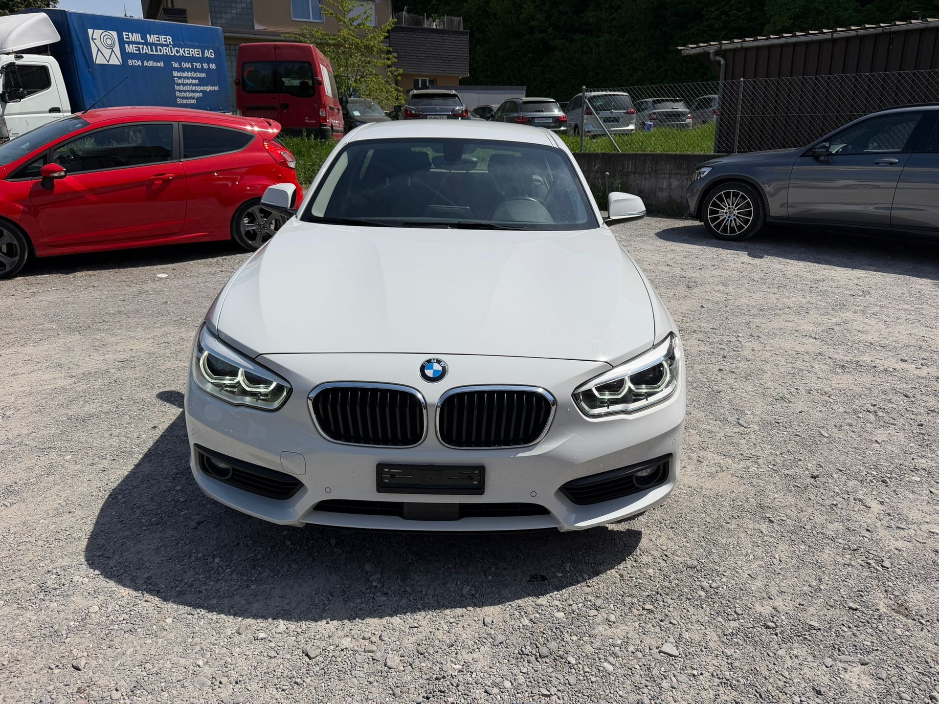 BMW 118i Sport Line Steptronic-image-2