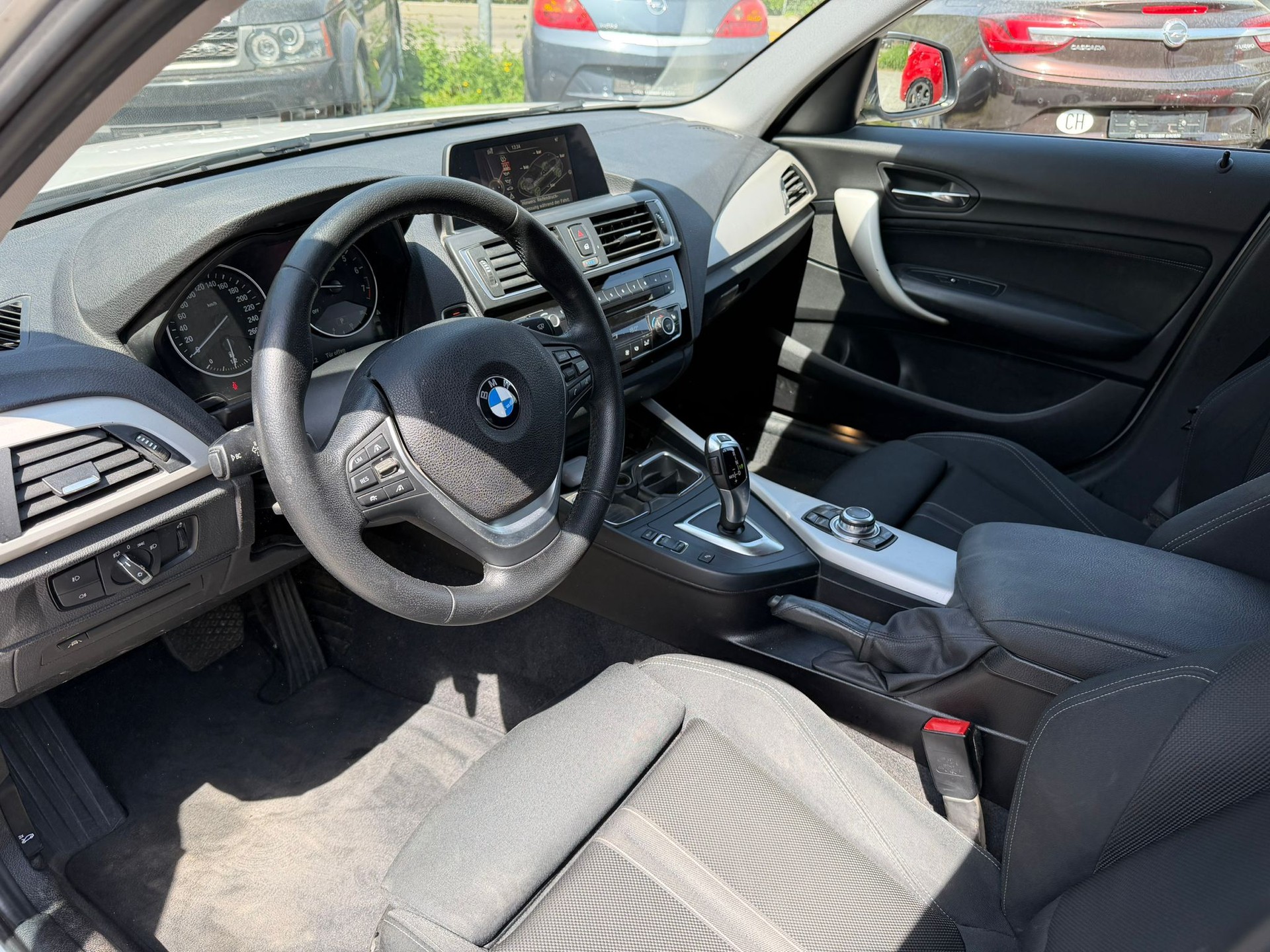 BMW 118i Sport Line Steptronic-image-6
