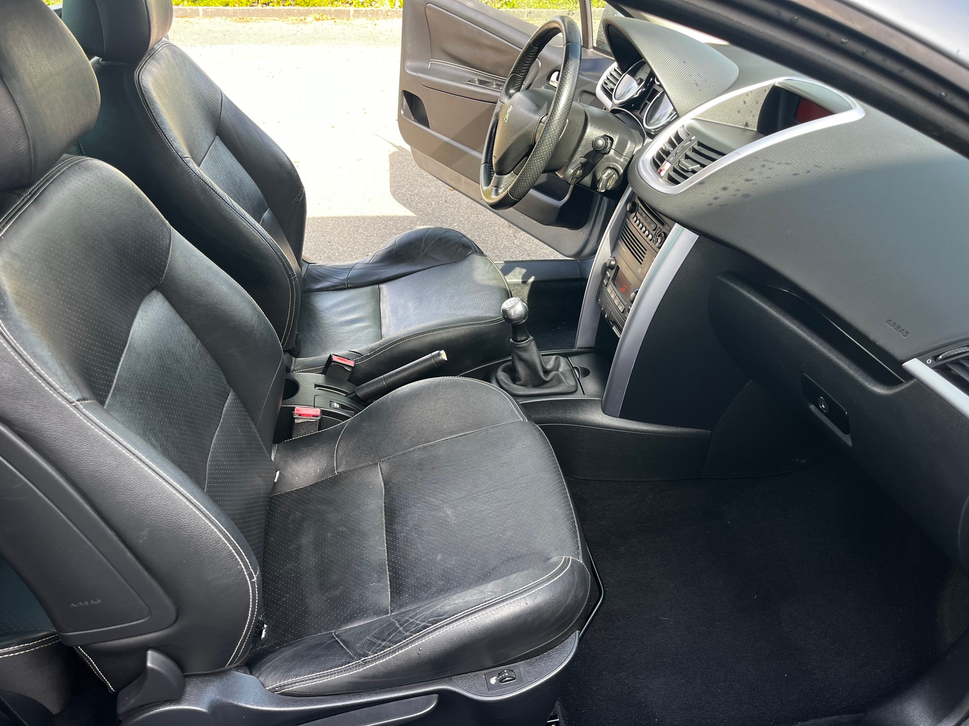 PEUGEOT 207 CC 1.6 16V Turbo Sport-image-11
