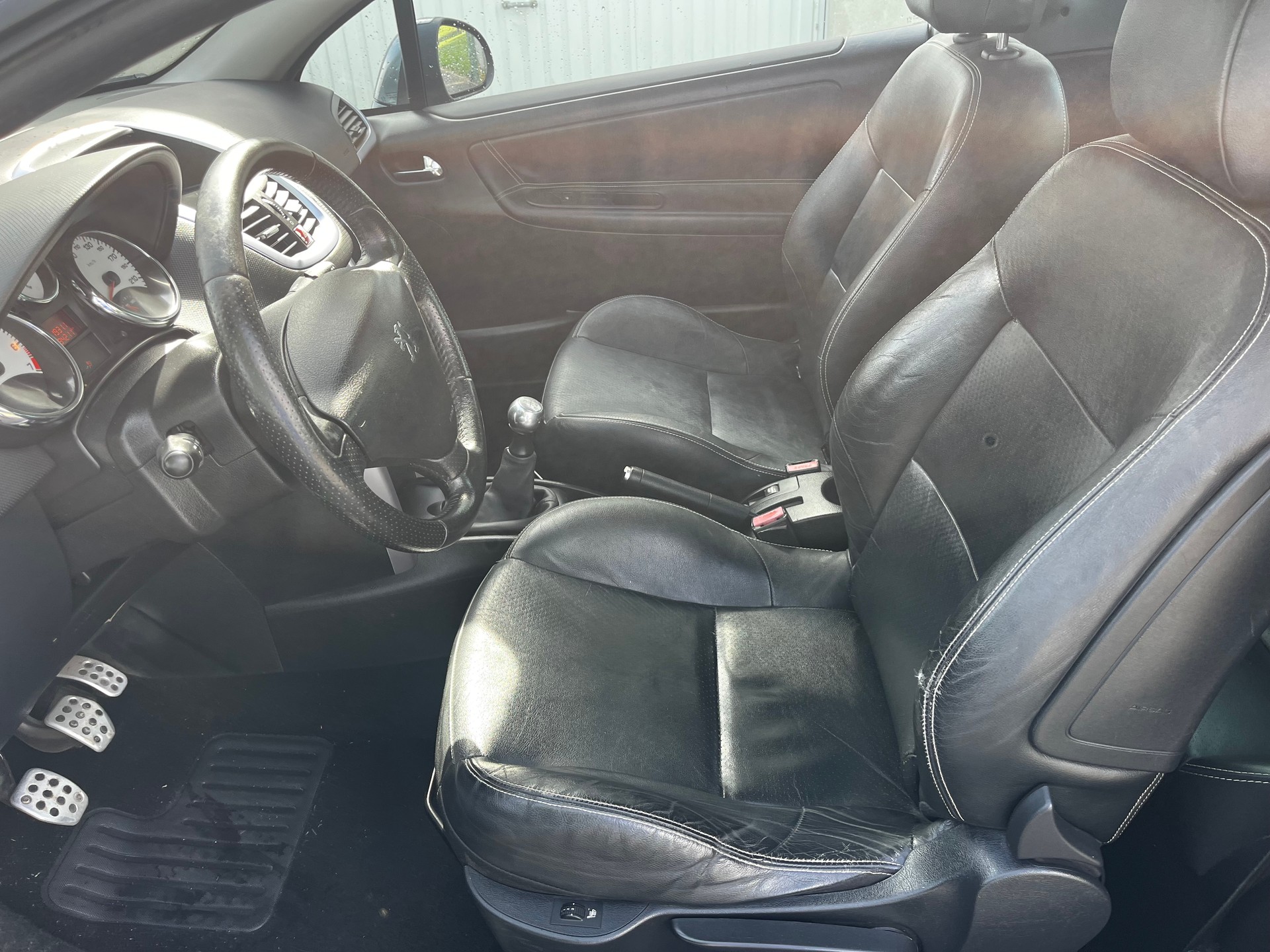 PEUGEOT 207 CC 1.6 16V Turbo Sport-image-12