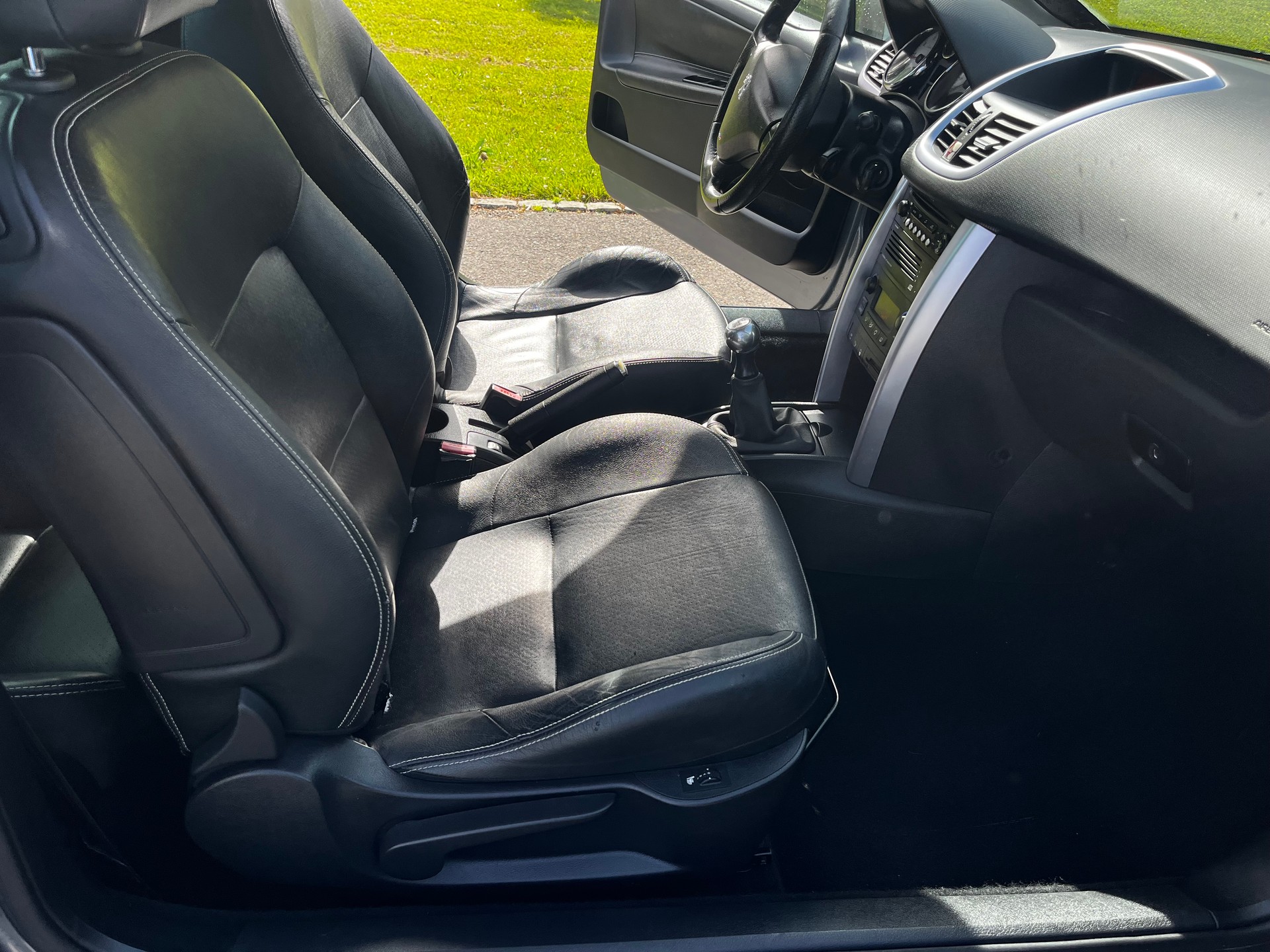 PEUGEOT 207 CC 1.6 16V Turbo Sport-image-9