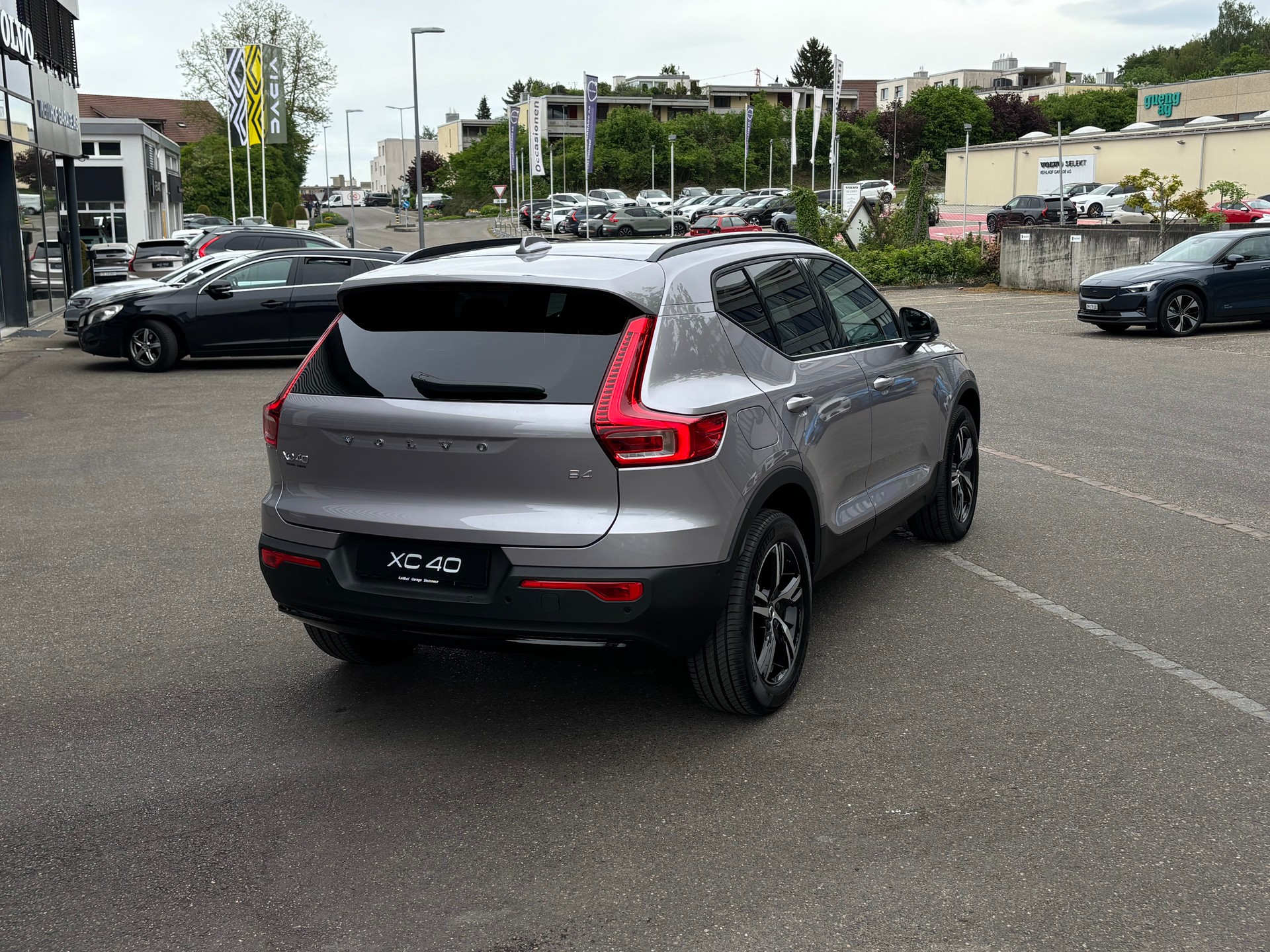 VOLVO XC40 2.0 B4 MH Plus Dark-image-5