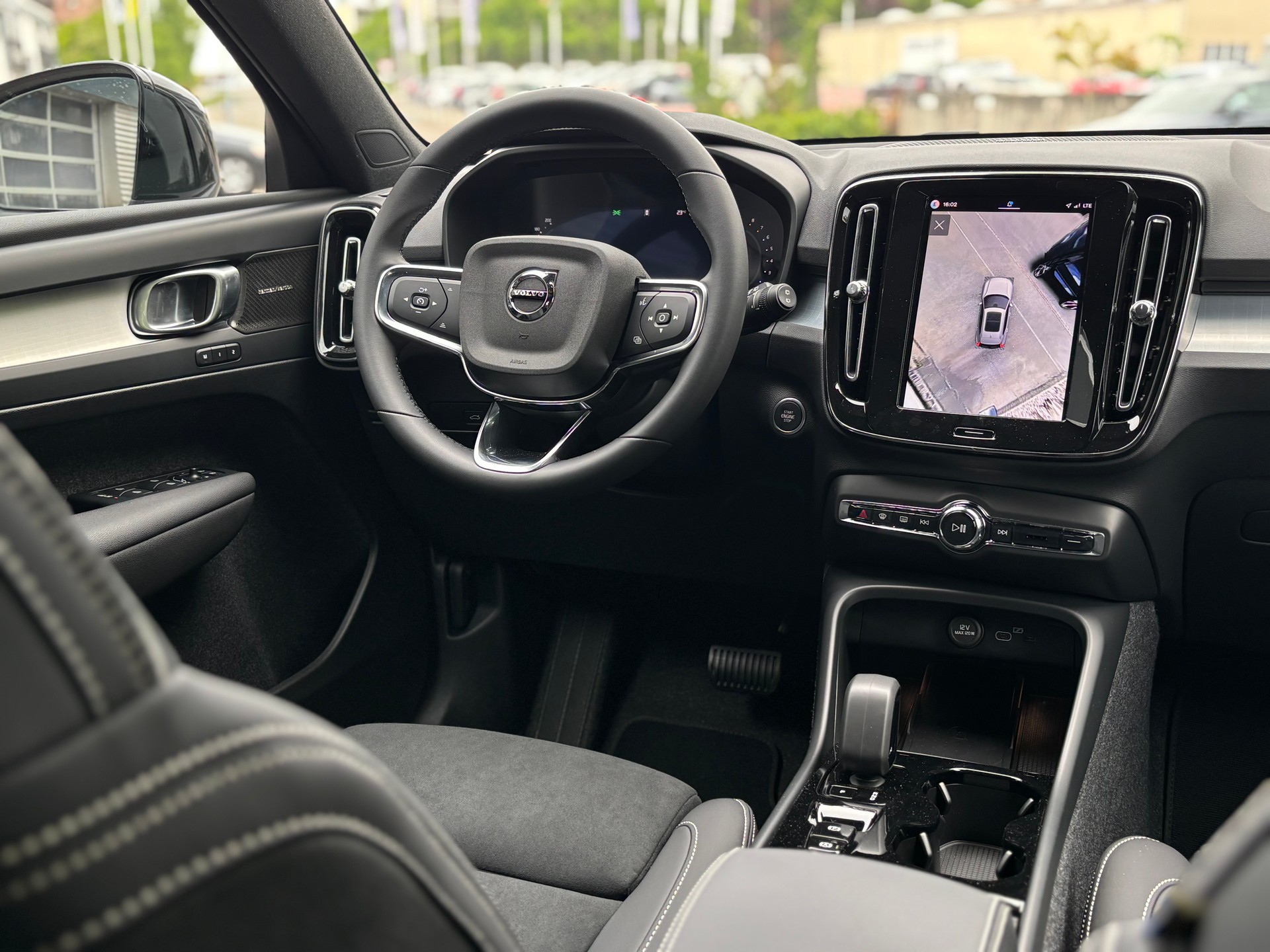 VOLVO XC40 2.0 B4 MH Plus Dark-image-11