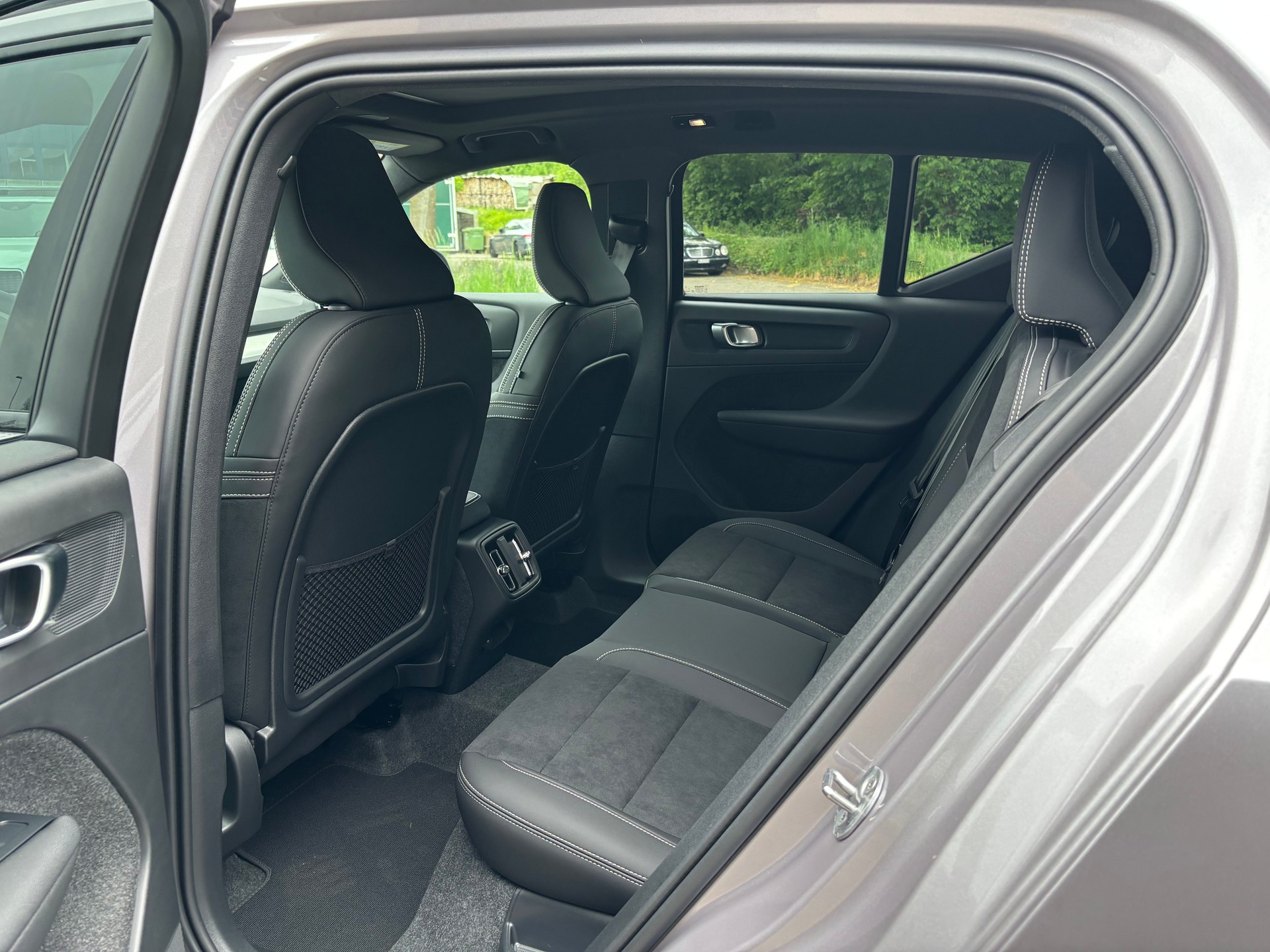 VOLVO XC40 2.0 B4 MH Plus Dark-image-10