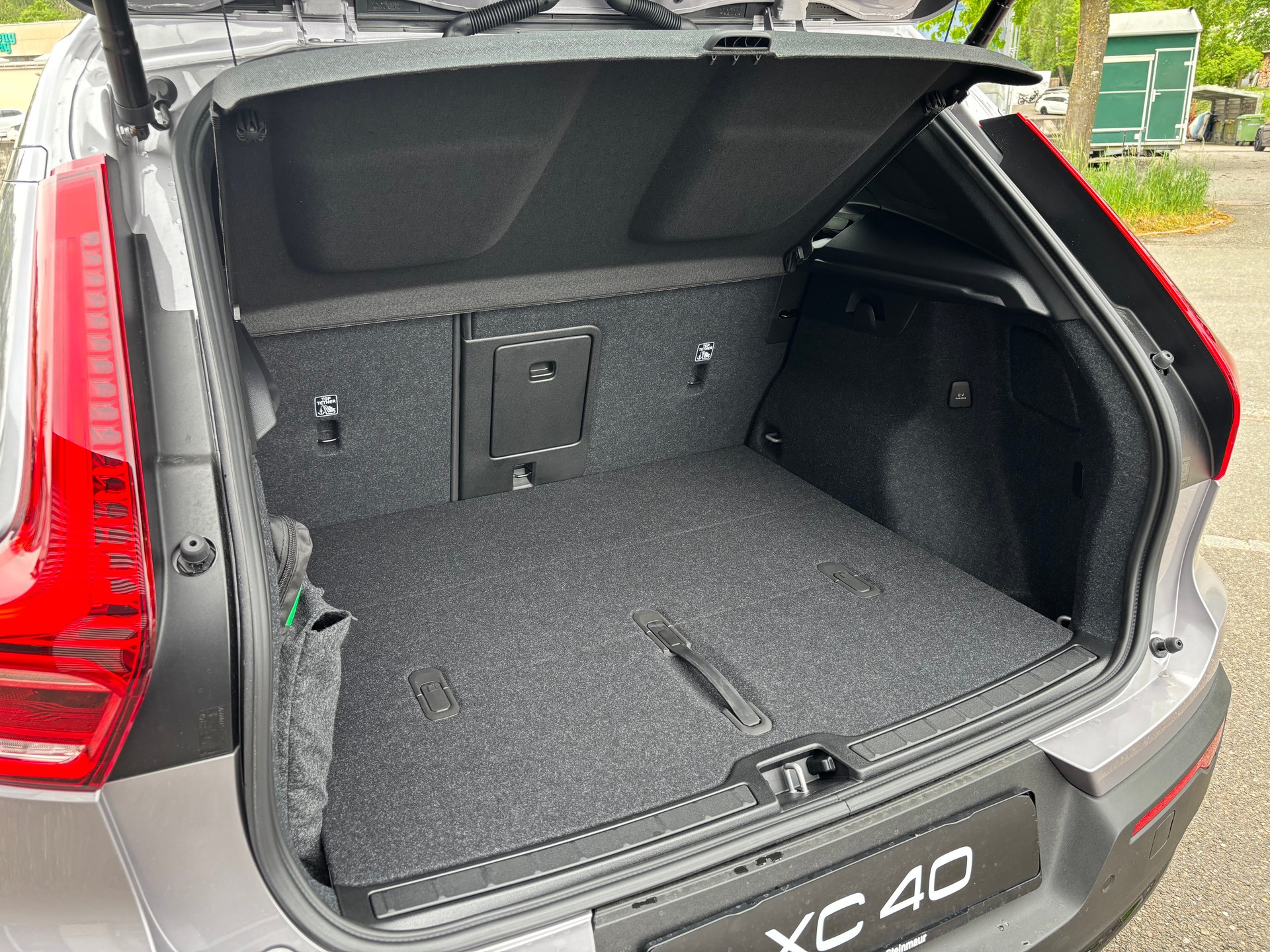 VOLVO XC40 2.0 B4 MH Plus Dark-image-8