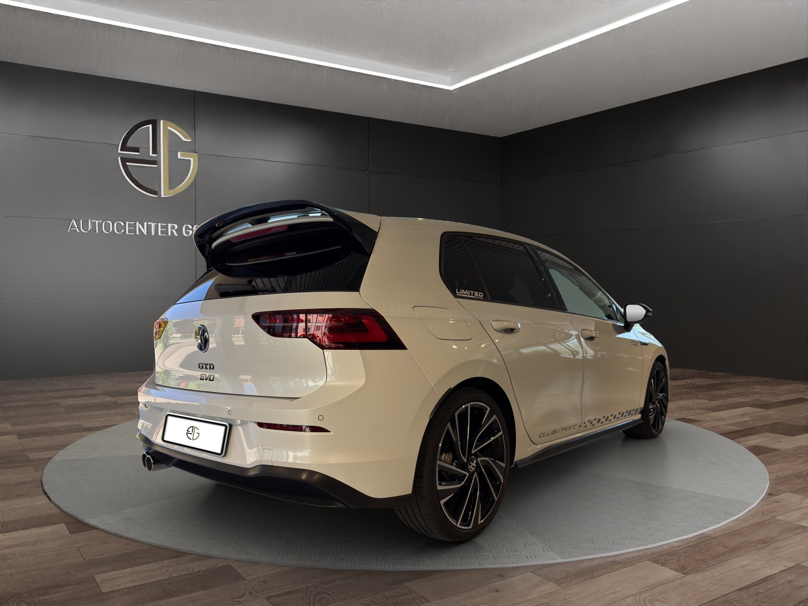 VW Golf 2.0 TDI GTD DSG Clubsport Edition-showroom-element-3