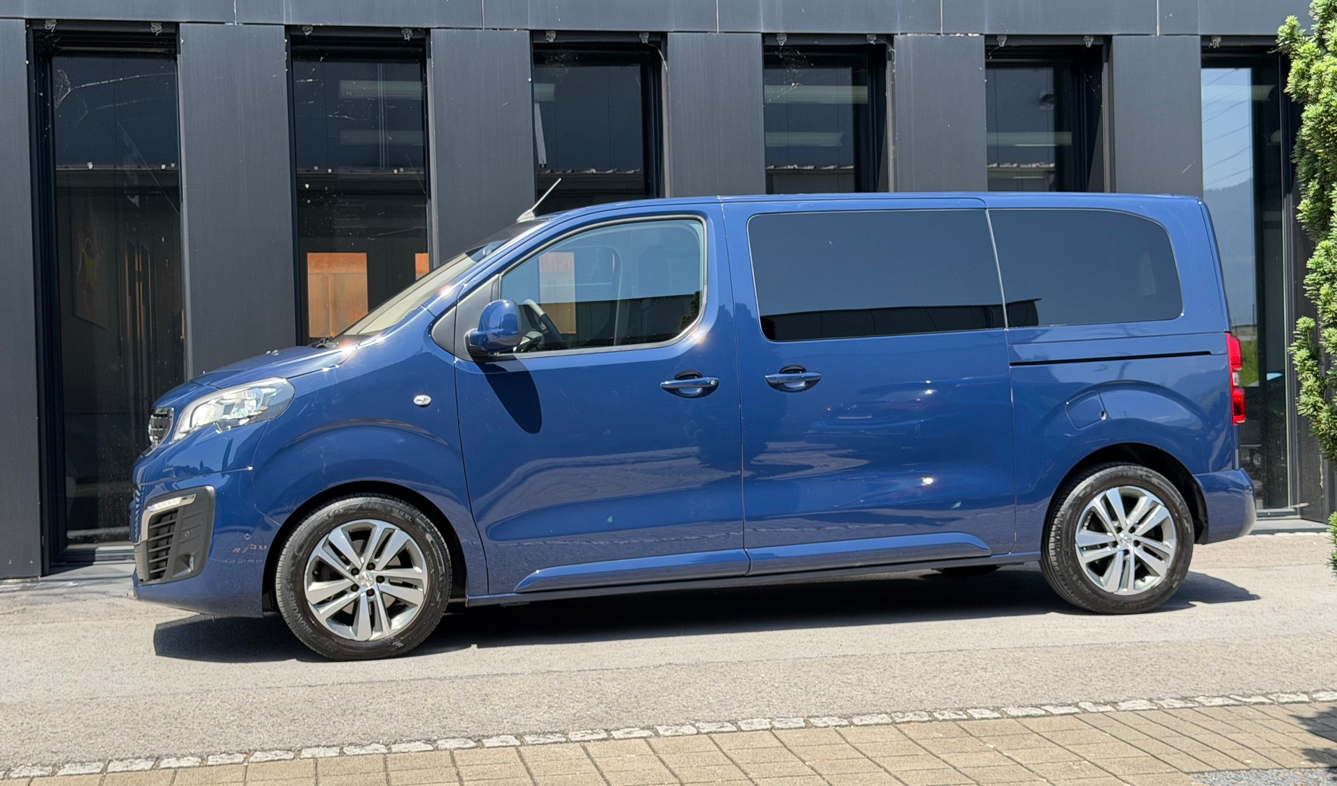 PEUGEOT Traveller 1.6 BlueHDi Active ♦️NEUER DPF*Ab MFK & Service♦️-showroom-element-2