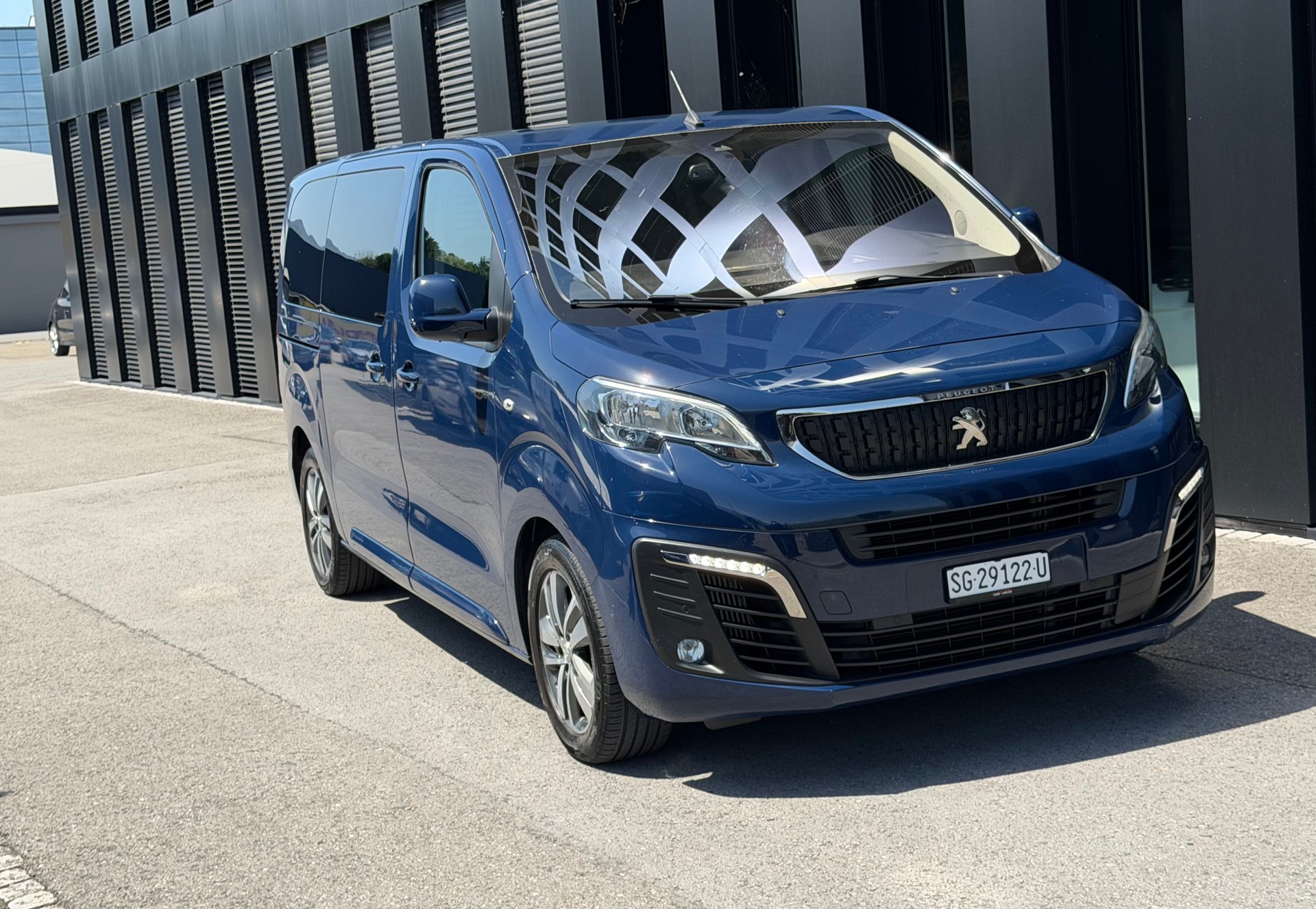 PEUGEOT Traveller 1.6 BlueHDi Active ♦️NEUER DPF*Ab MFK & Service♦️-image-12