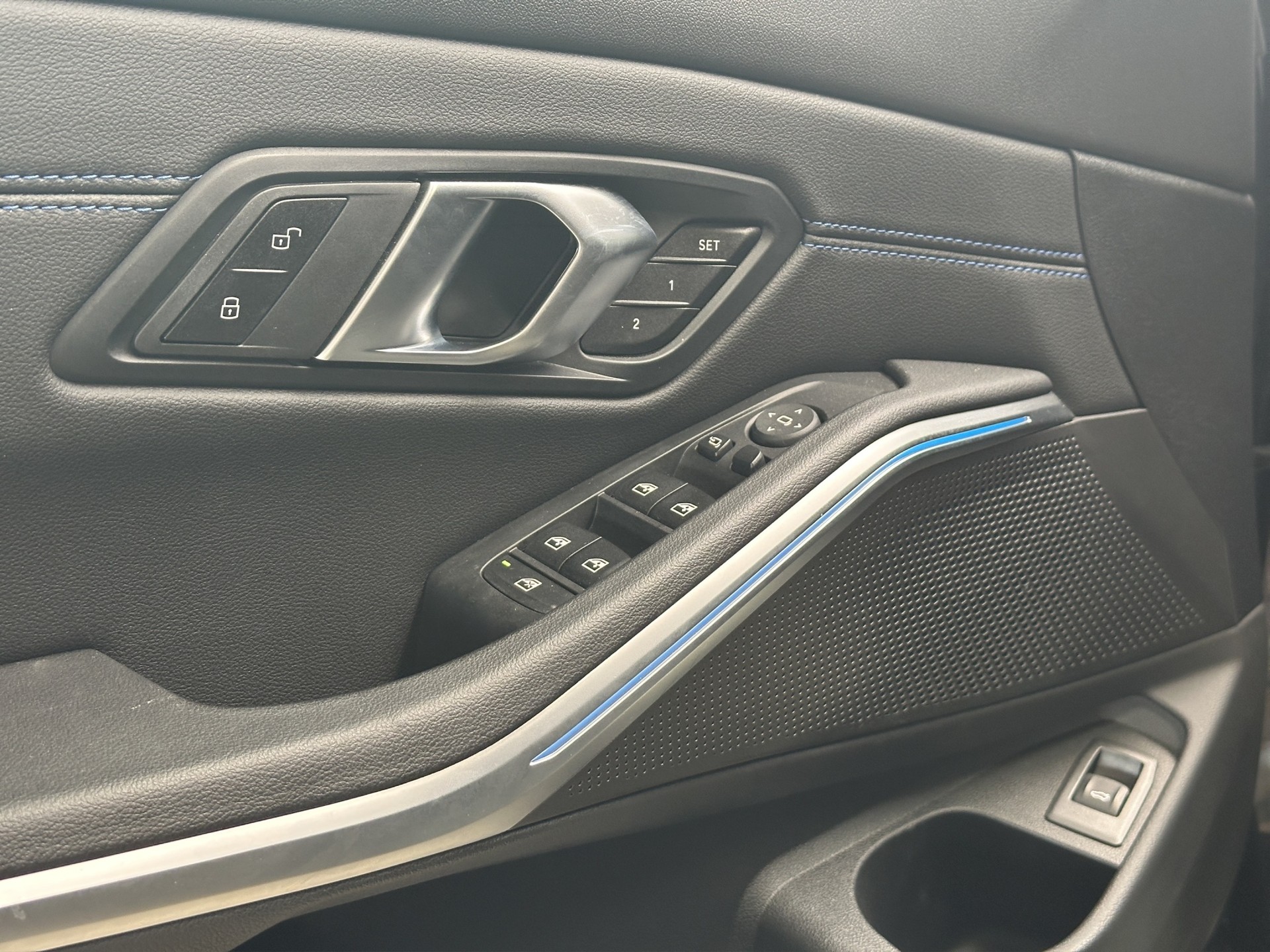 BMW 320d xDrive 48V M Sport Pro Shadow Line Steptronic-image-8