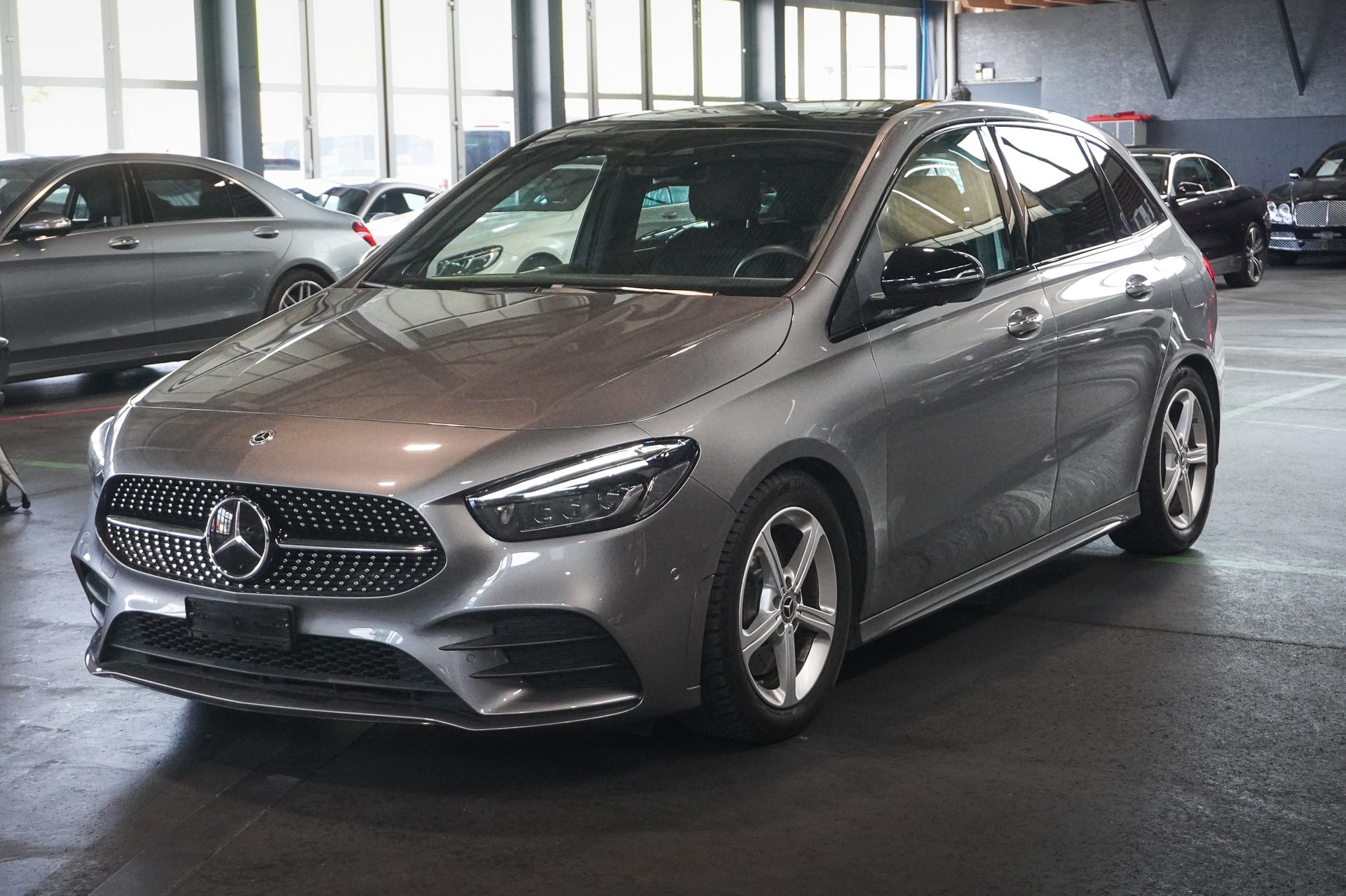 MERCEDES-BENZ B 220 4Matic AMG Line 7G-DCT-showroom-element-1