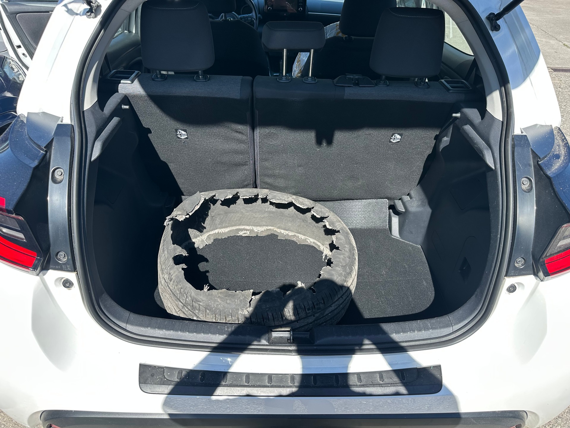 TOYOTA Yaris 1.5 Active e-CVT-image-14