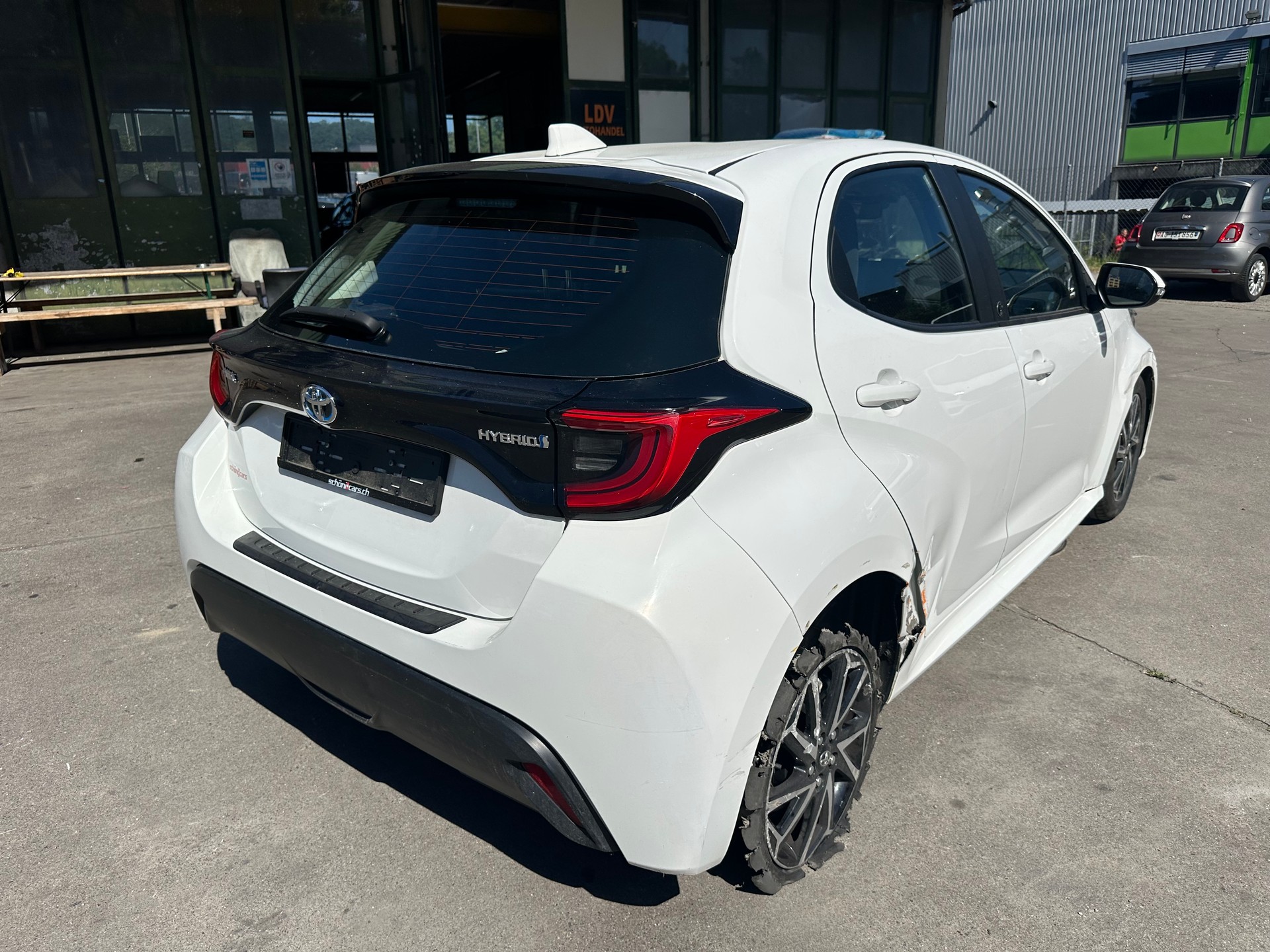 TOYOTA Yaris 1.5 Active e-CVT-image-3