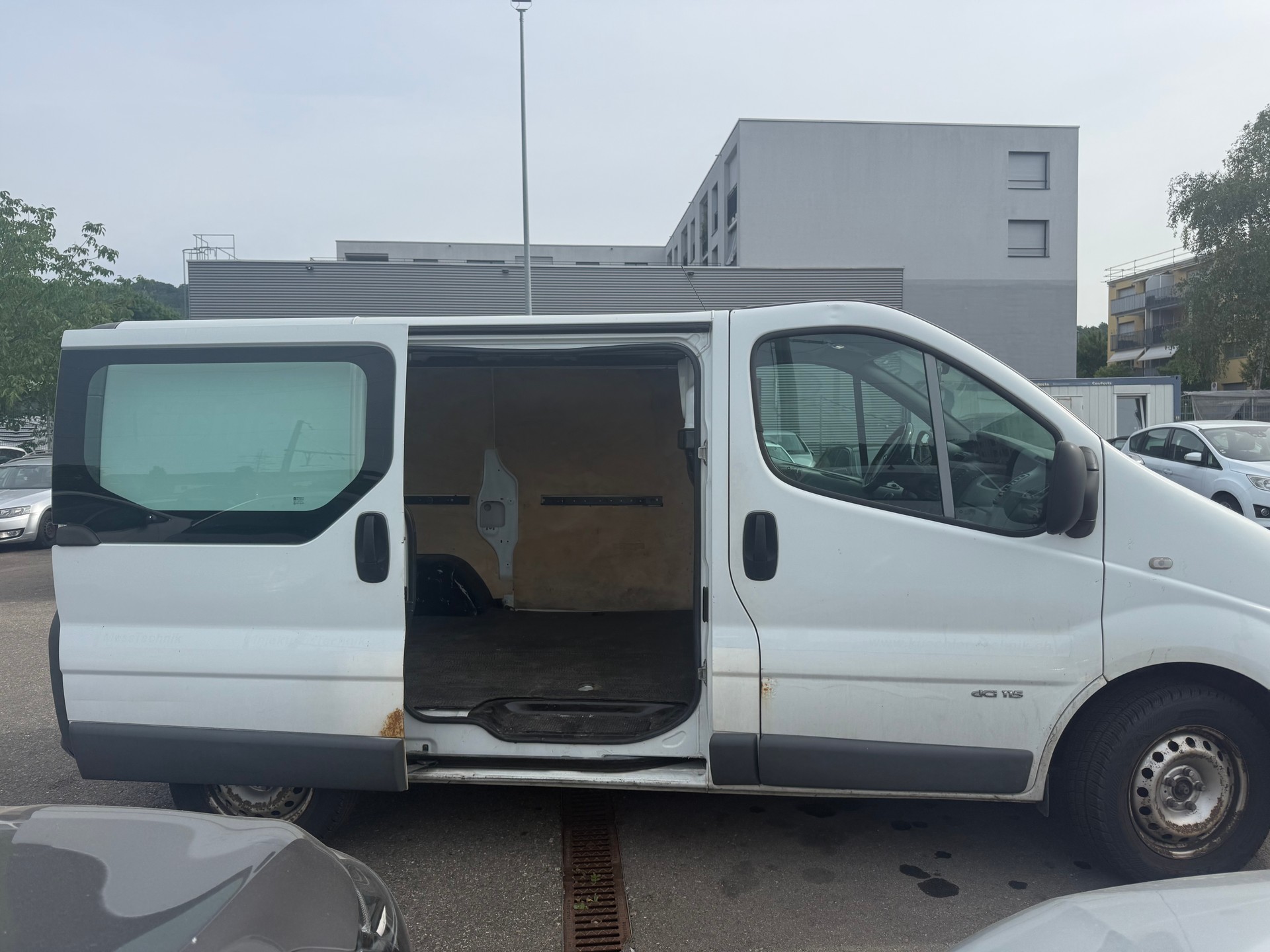 RENAULT Trafic 2.0 dCi 115 2.9t L2H1-image-1