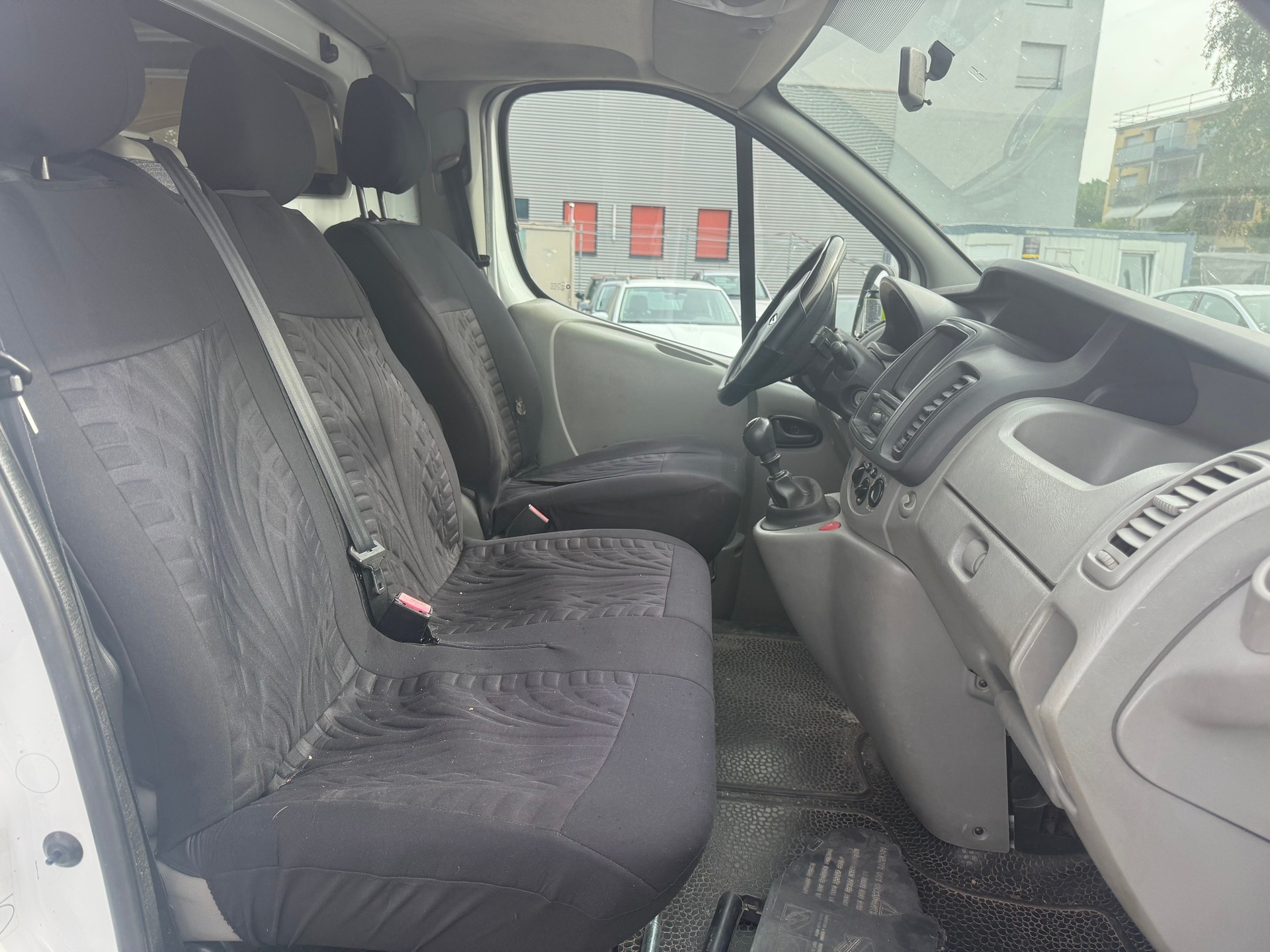 RENAULT Trafic 2.0 dCi 115 2.9t L2H1-image-4