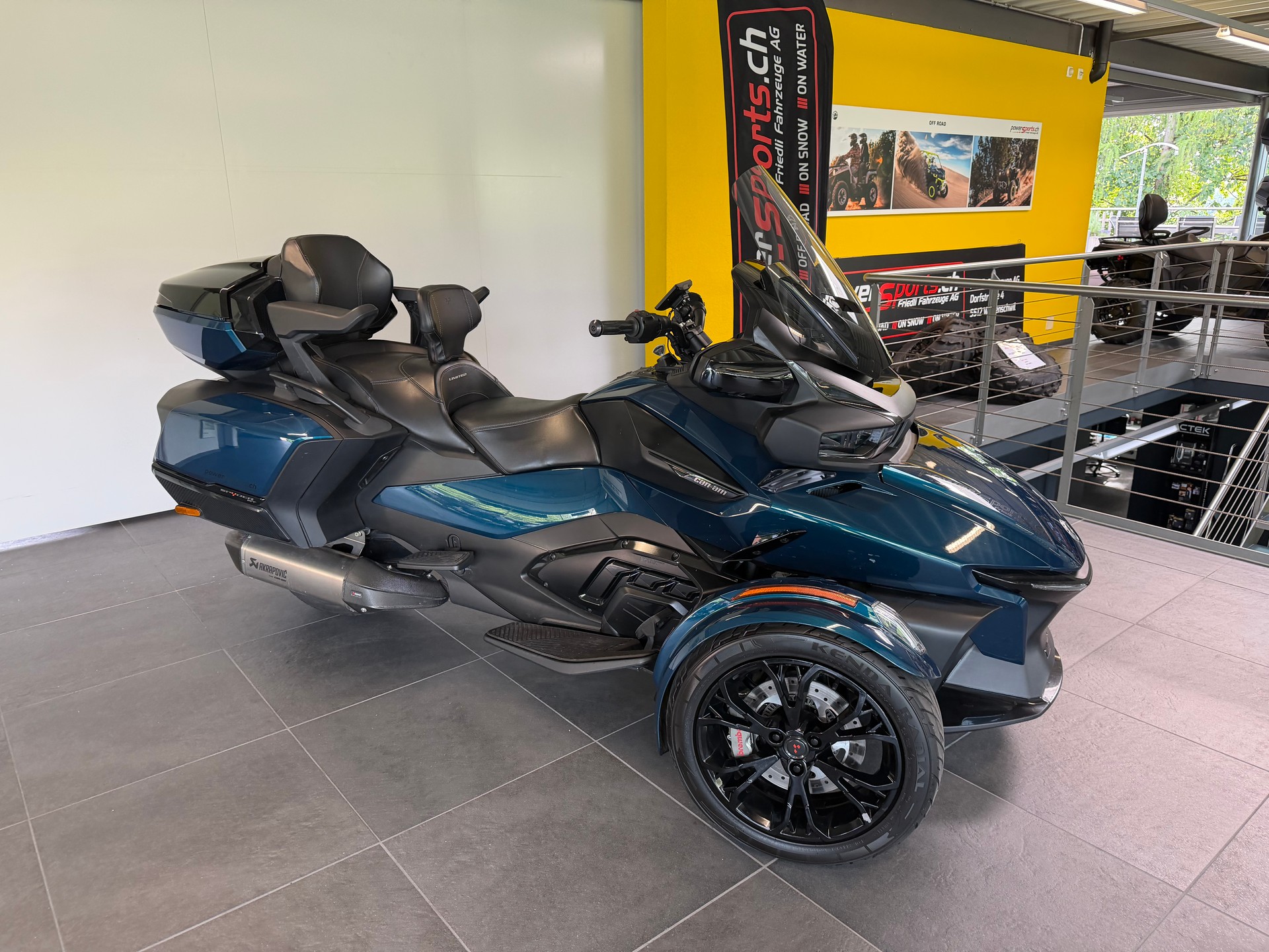CAN-AM Spyder RT-LTD Dark Edition SE6-showroom-element-2