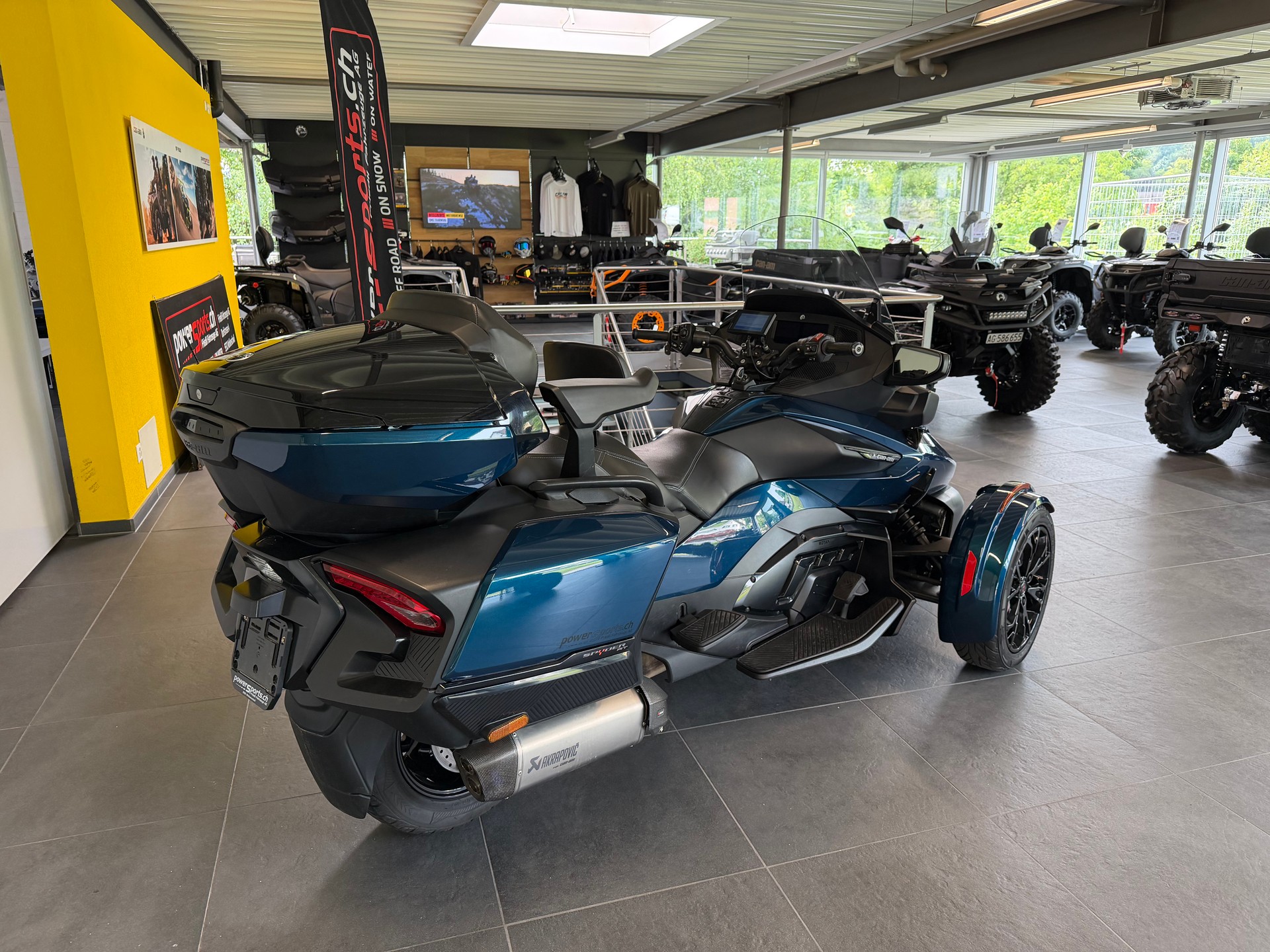 CAN-AM Spyder RT-LTD Dark Edition SE6-showroom-element-3
