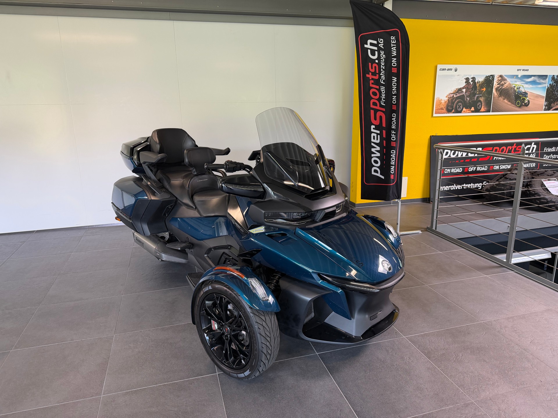 CAN-AM Spyder RT-LTD Dark Edition SE6-showroom-element-1