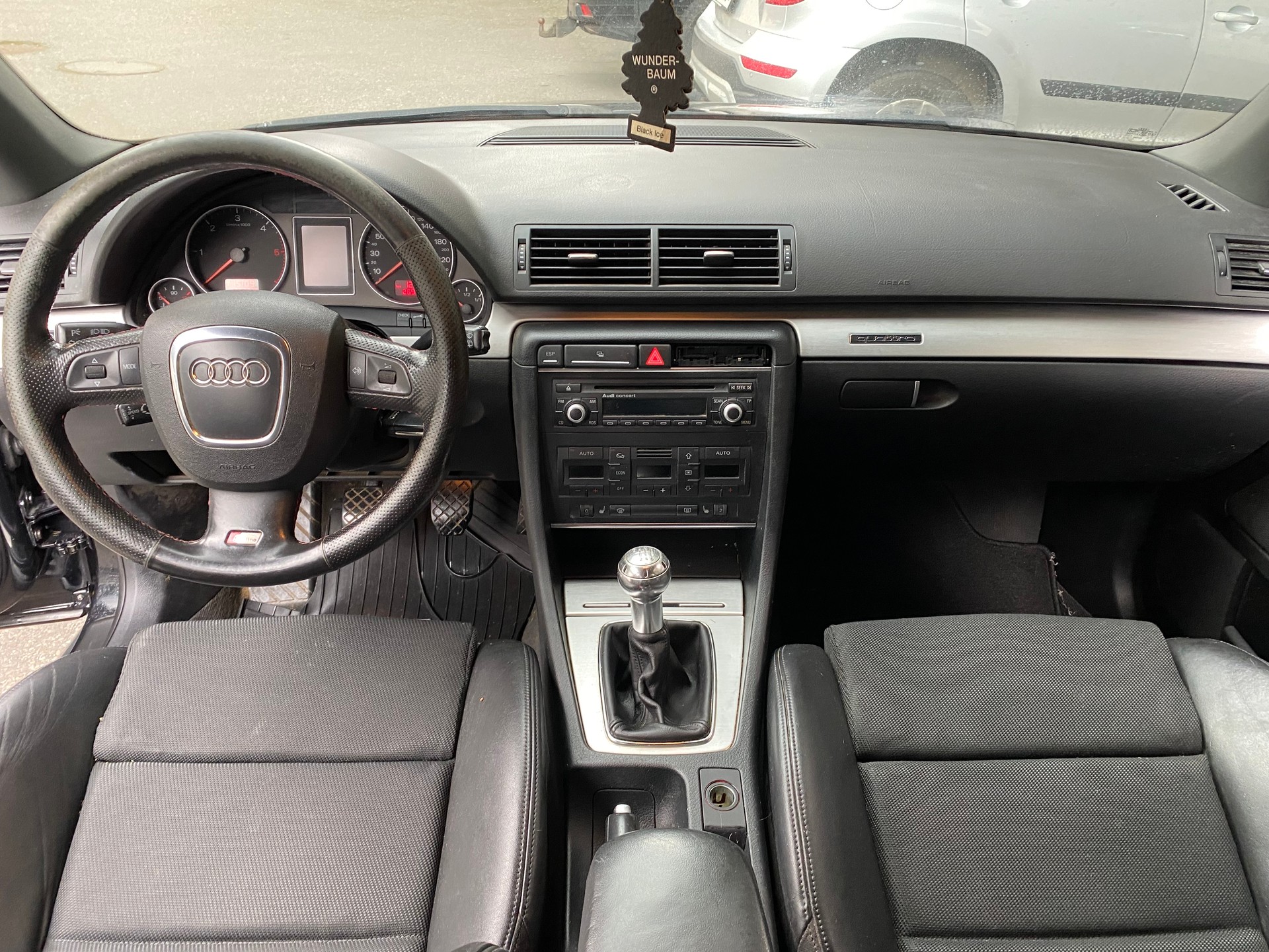 AUDI A4 Avant 2.0 TDI quattro-image-2