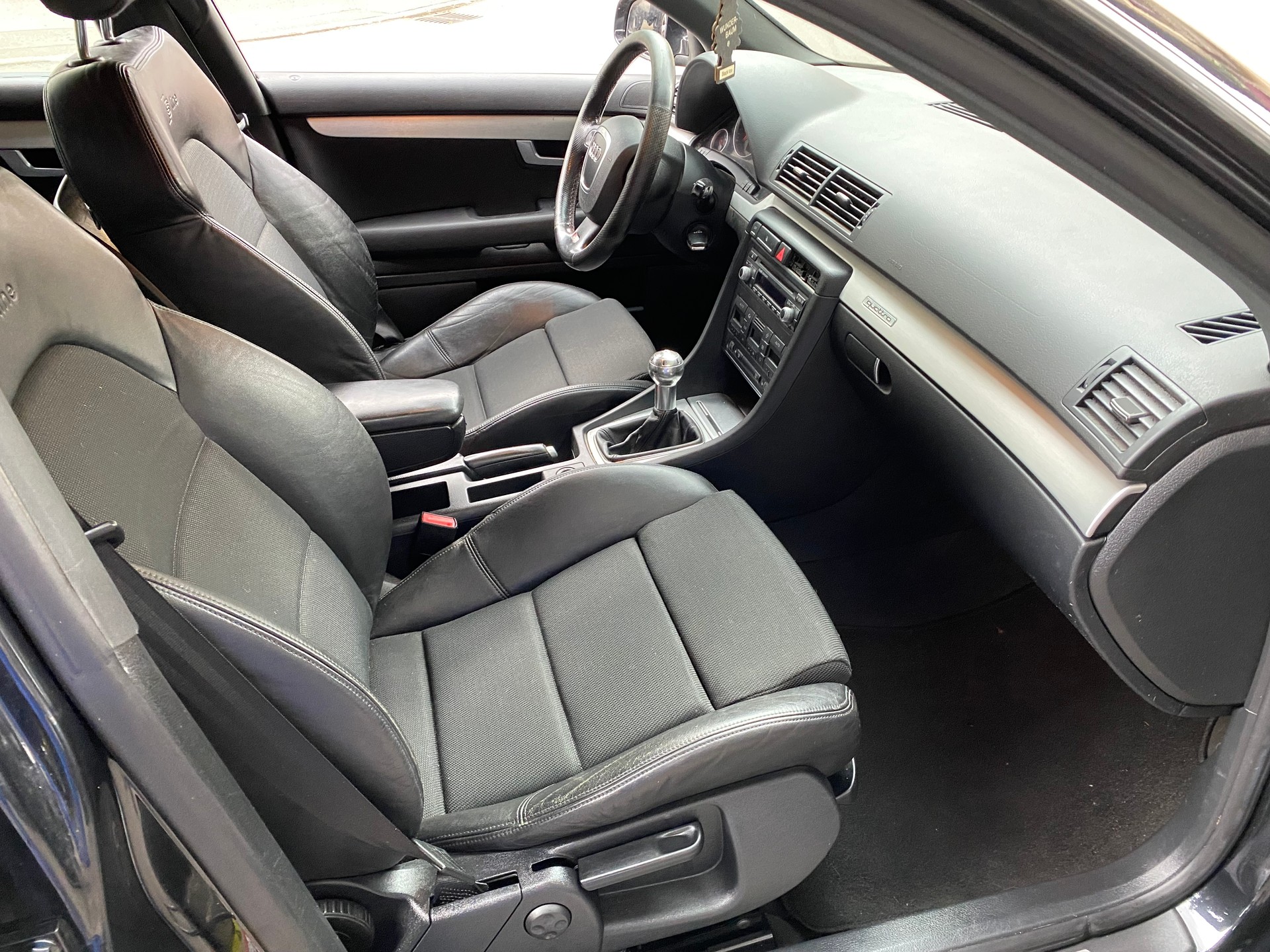 AUDI A4 Avant 2.0 TDI quattro-image-3